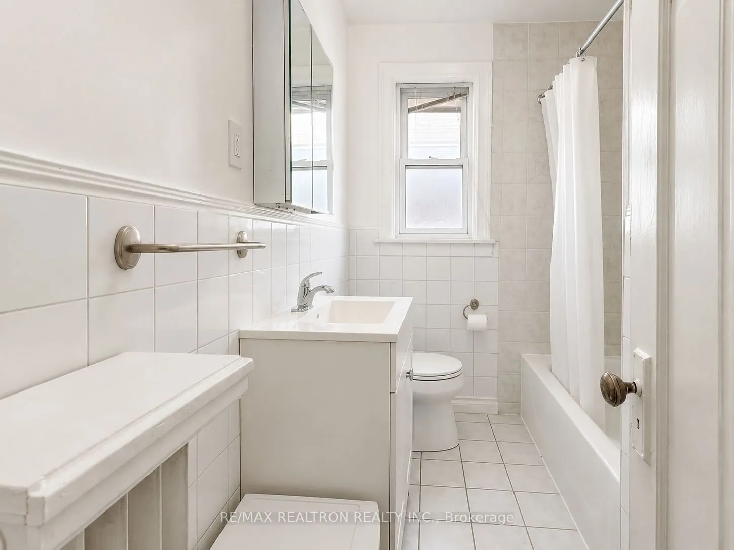 25 Ranleigh Avenue #2nd Floor Unit