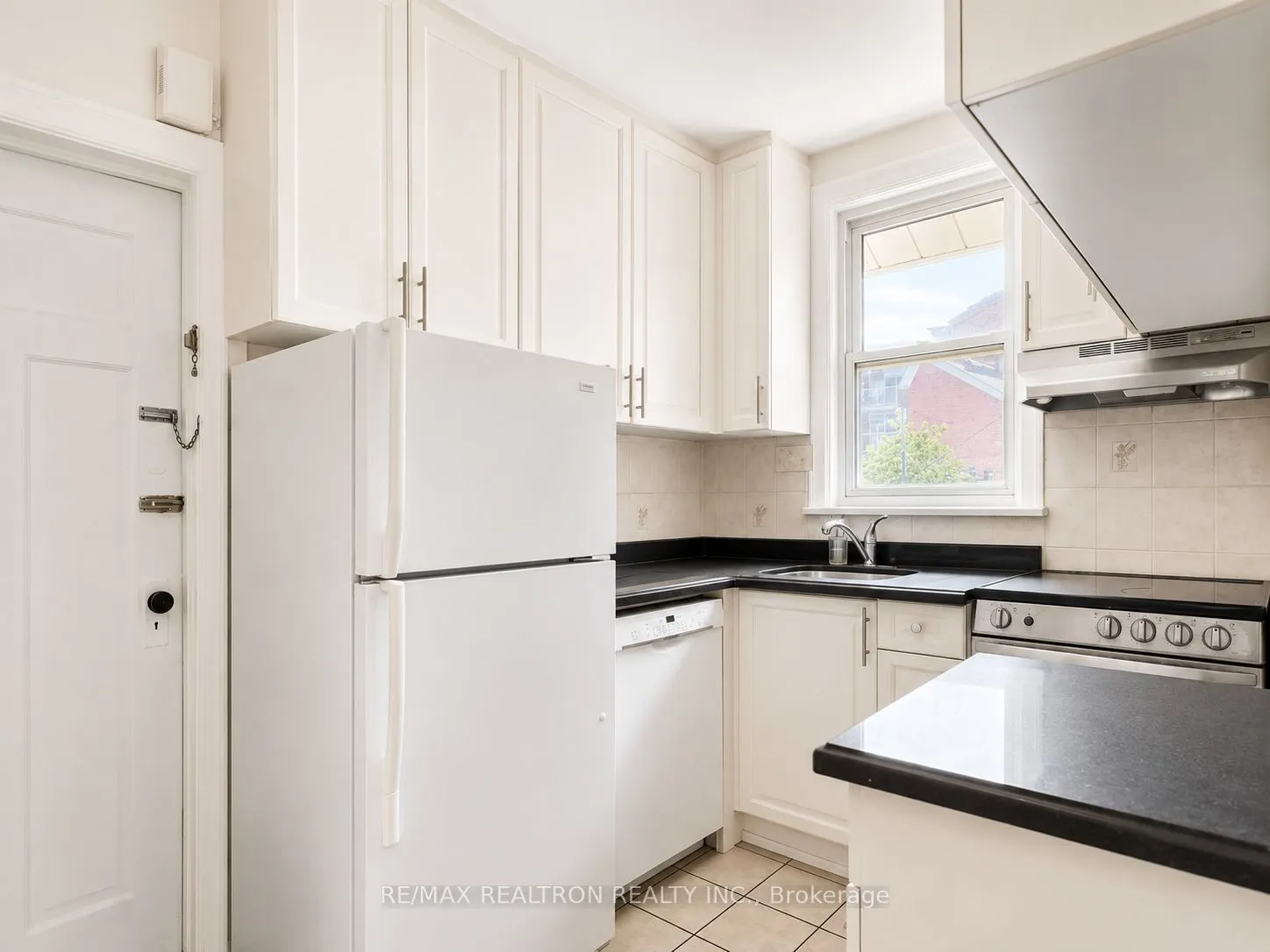 25 Ranleigh Avenue #2nd Floor Unit