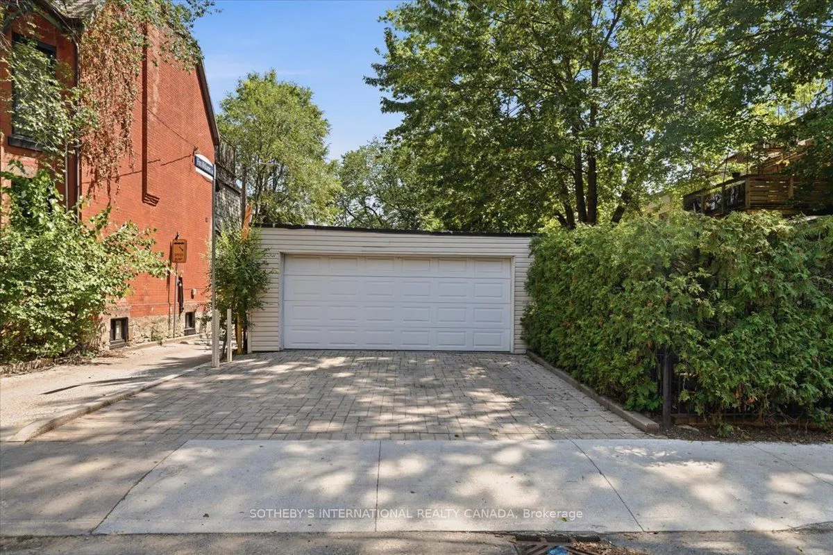 33 Rose Avenue