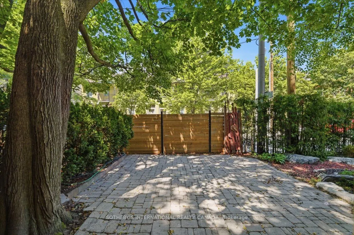 33 Rose Avenue