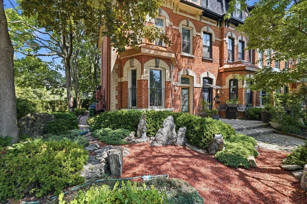 33 Rose Avenue