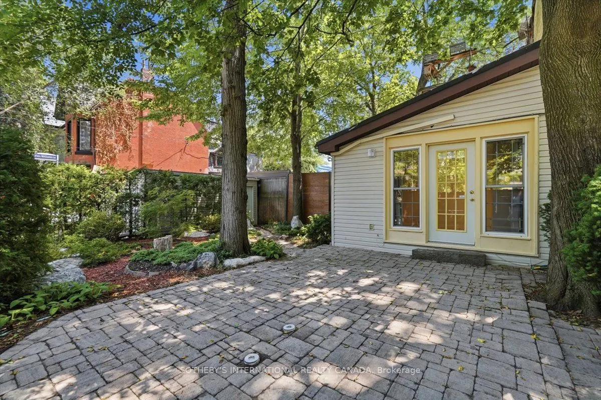 33 Rose Avenue