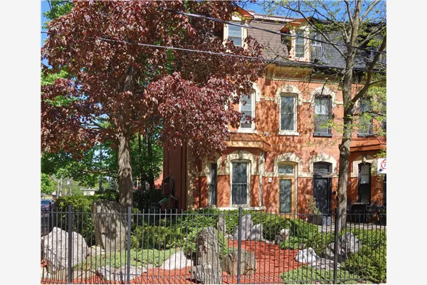33 Rose Avenue