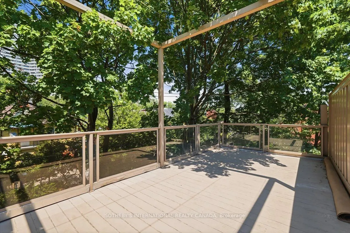33 Rose Avenue