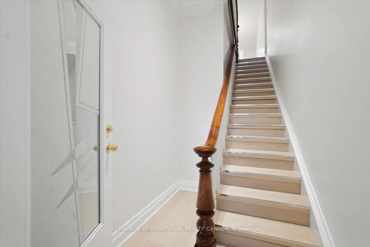 33 Rose Avenue