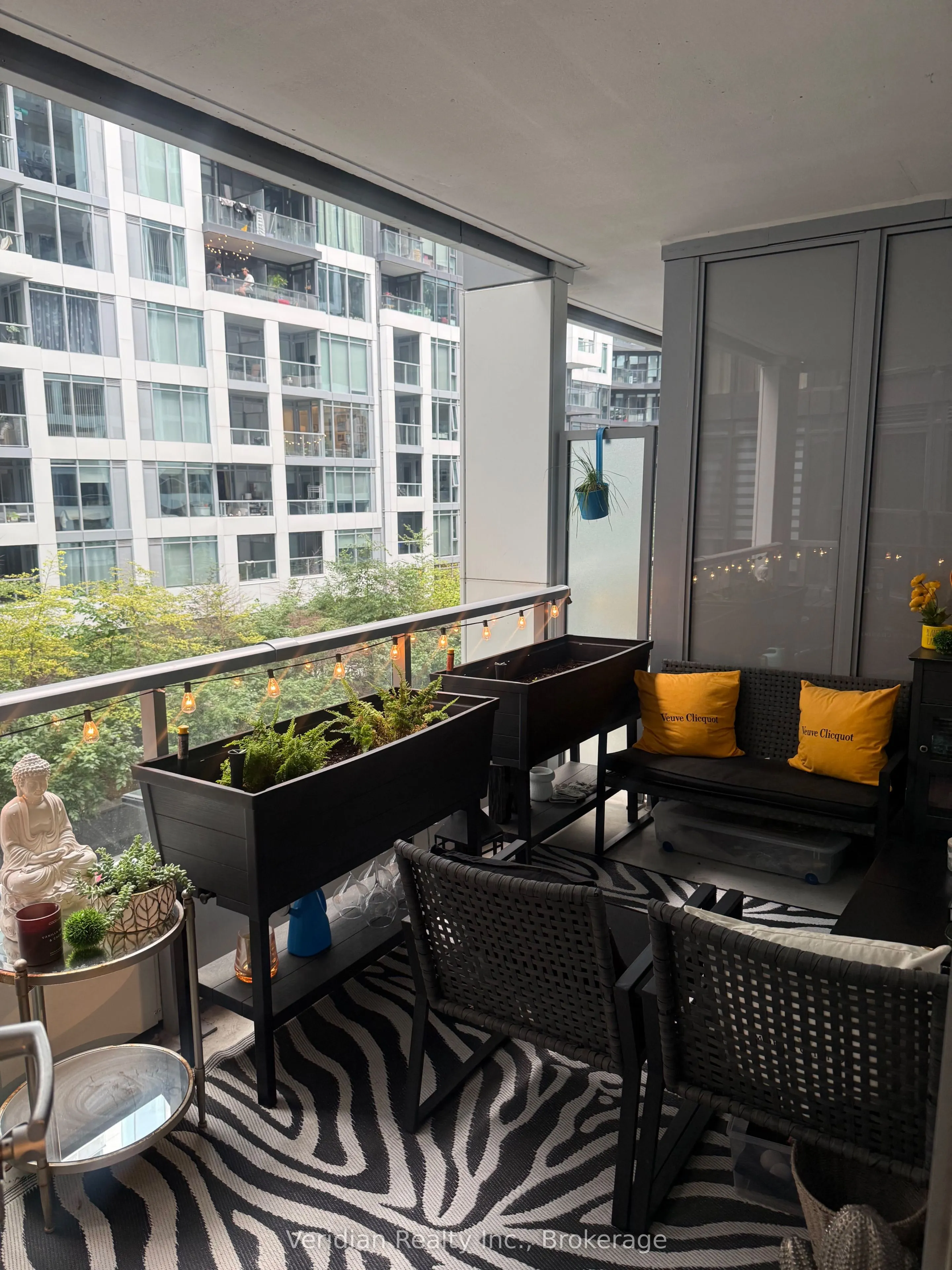 576 Front Street W #418