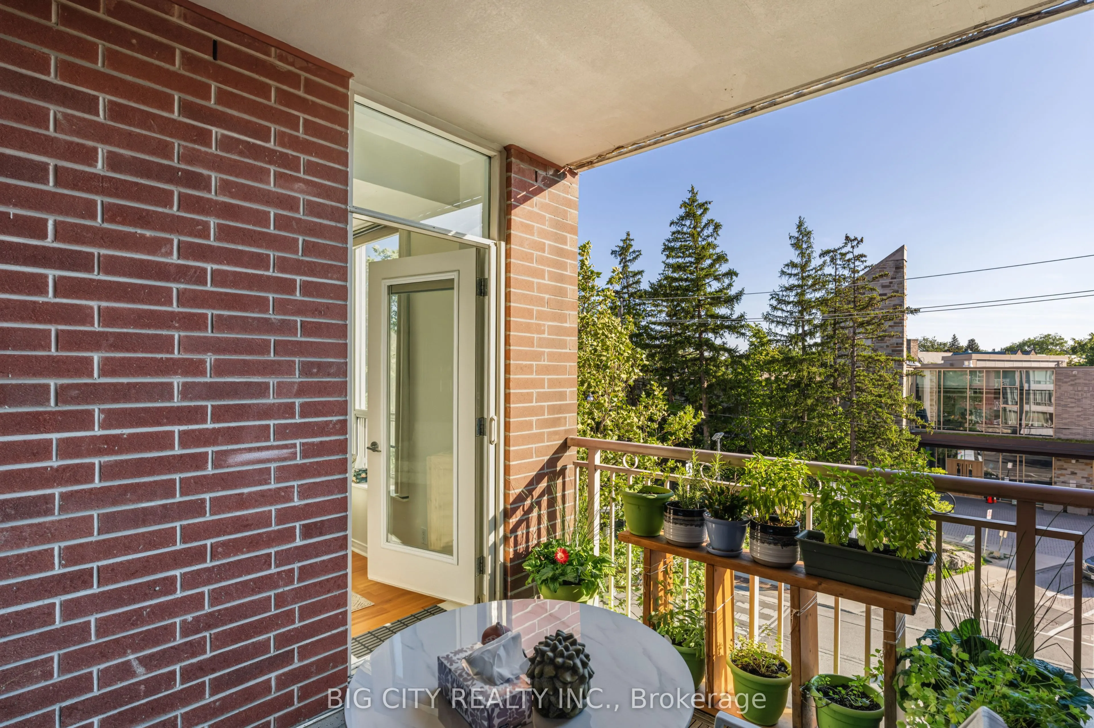 455 Rosewell Avenue #412
