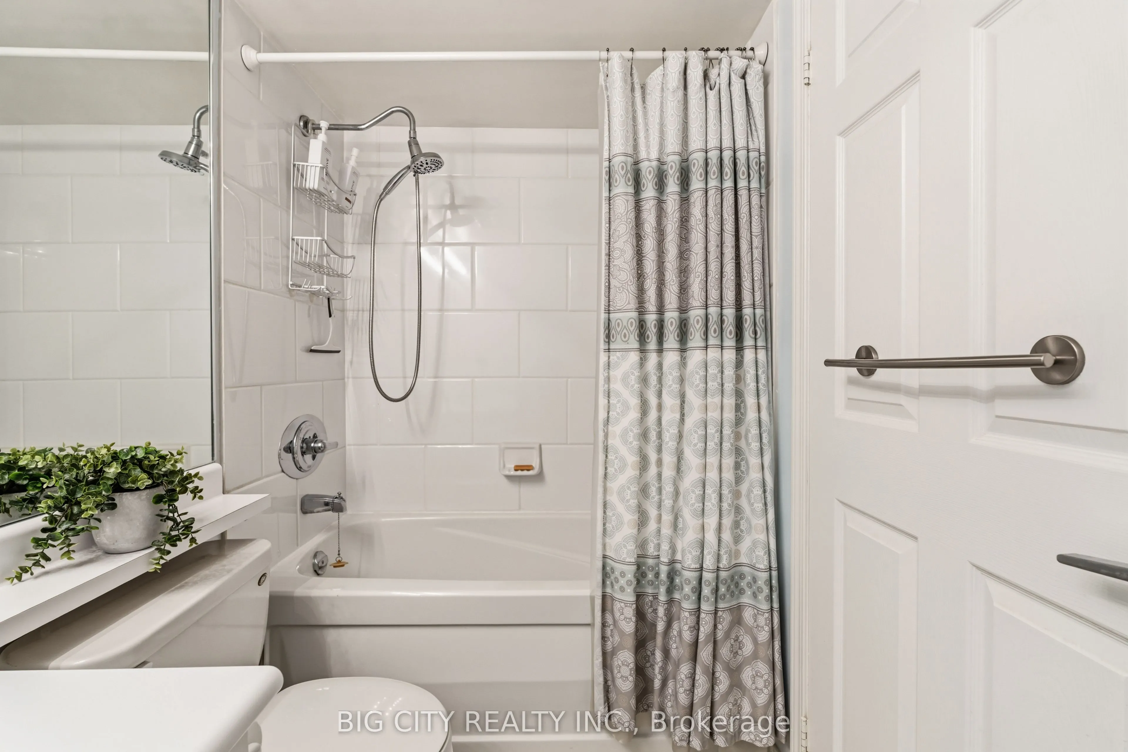 455 Rosewell Avenue #412