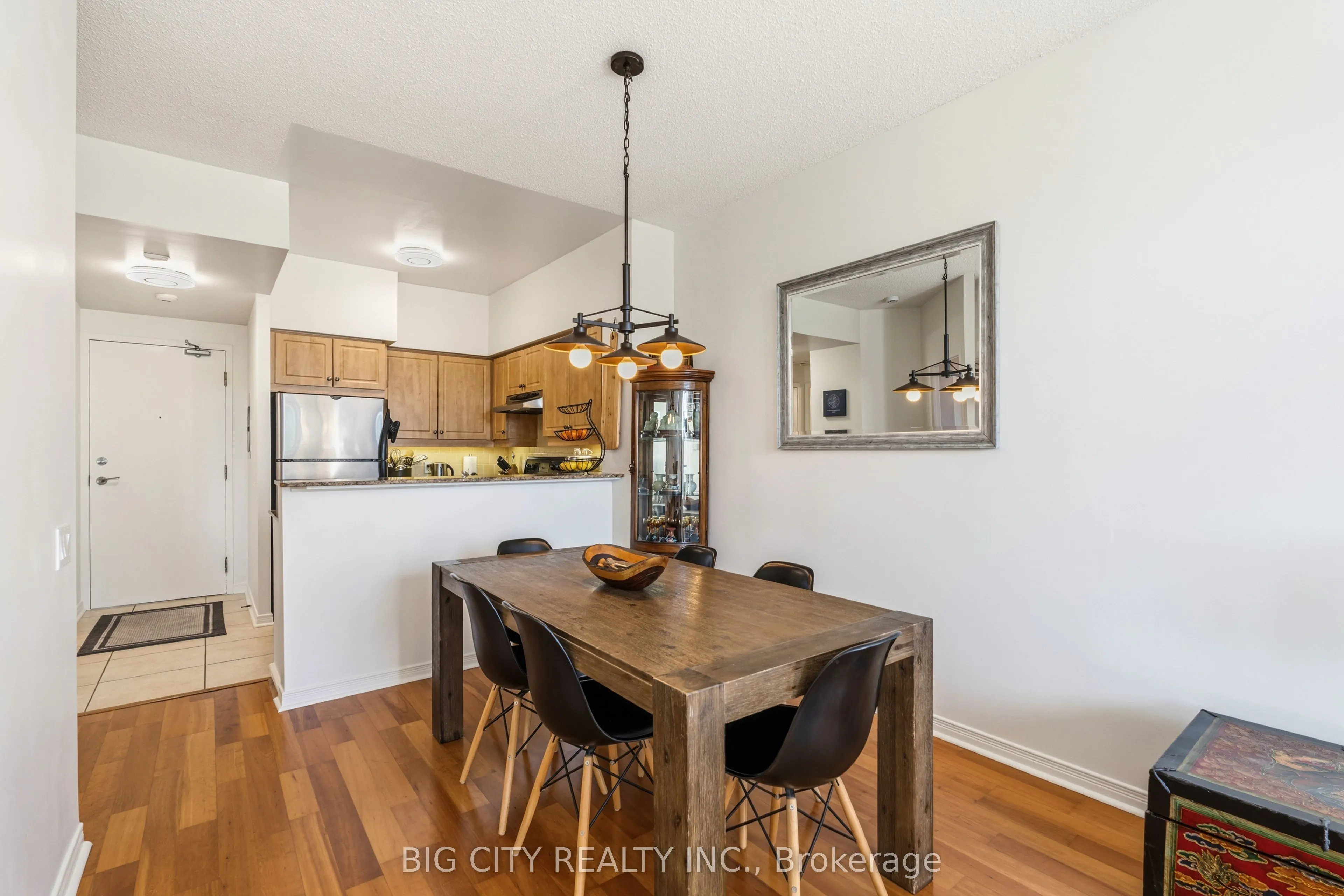 455 Rosewell Avenue #412