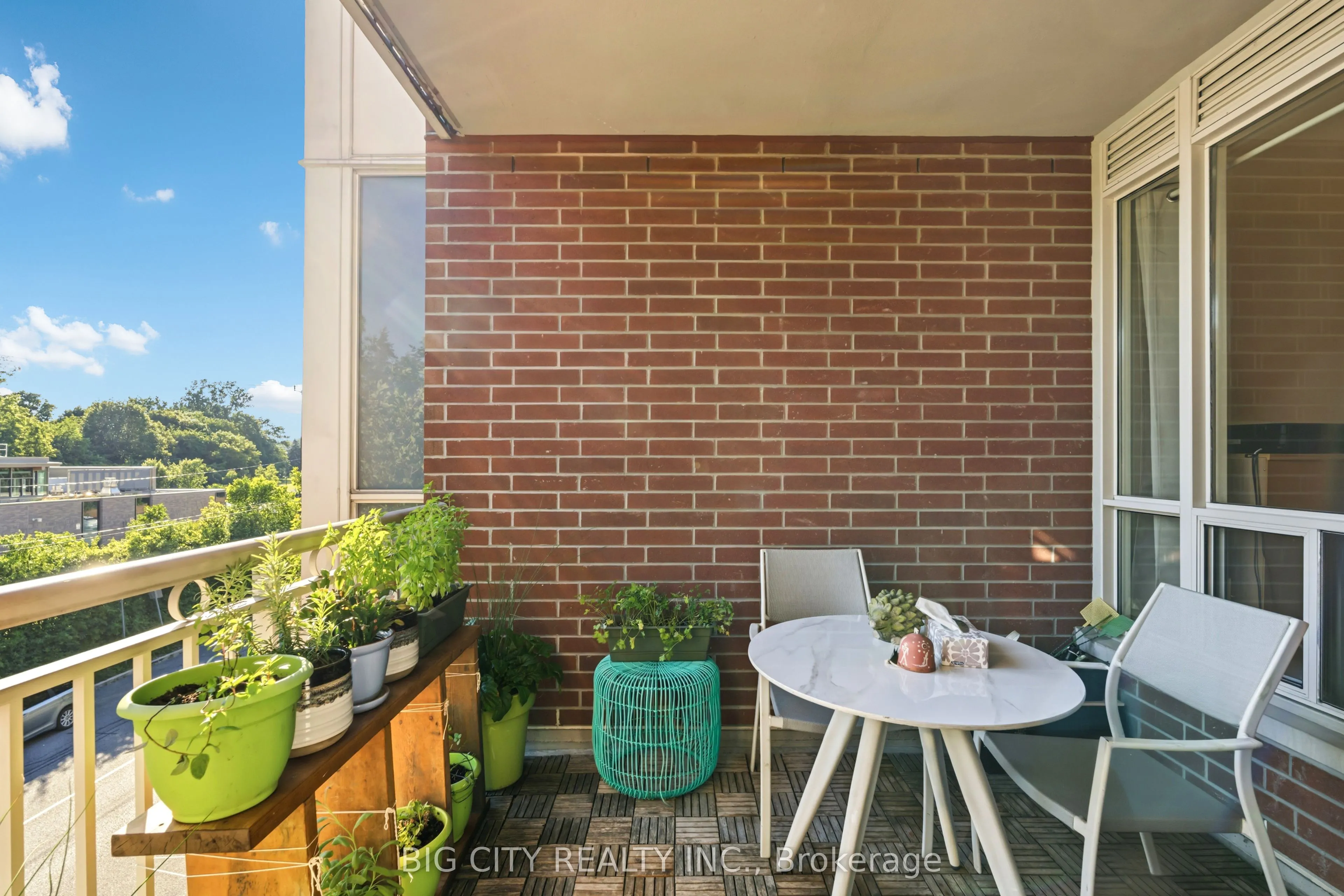 455 Rosewell Avenue #412