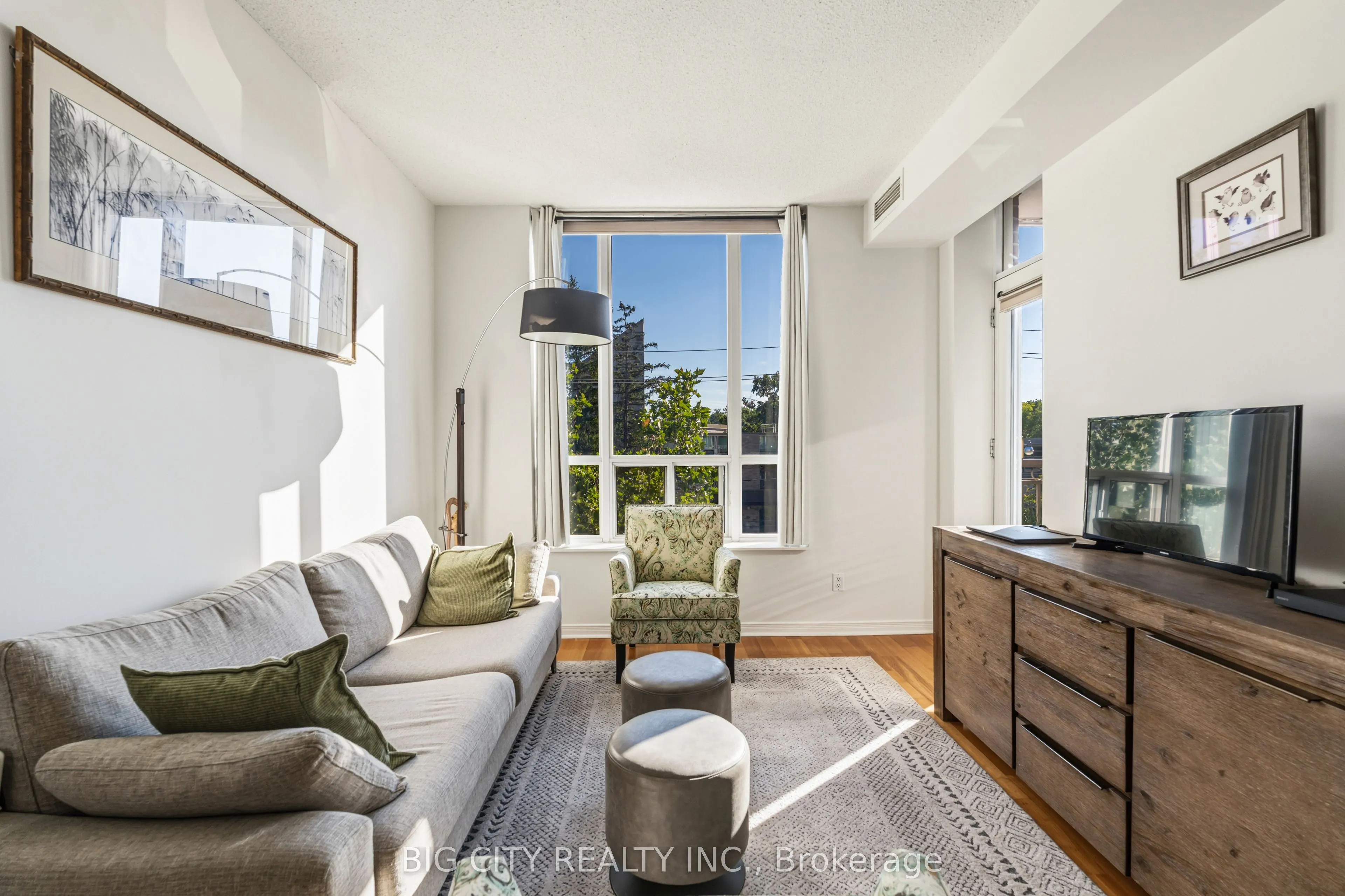 455 Rosewell Avenue #412