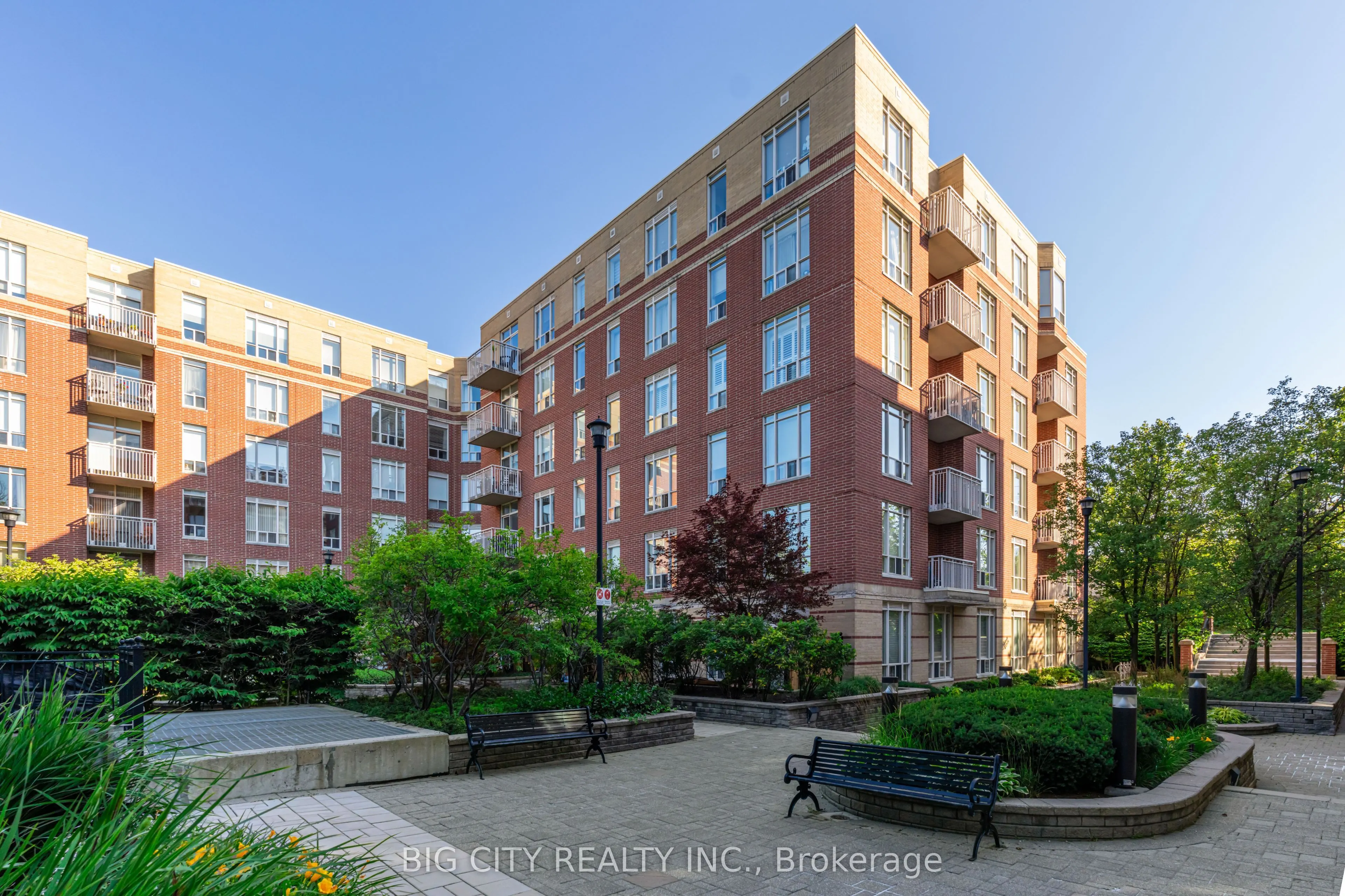 455 Rosewell Avenue #412
