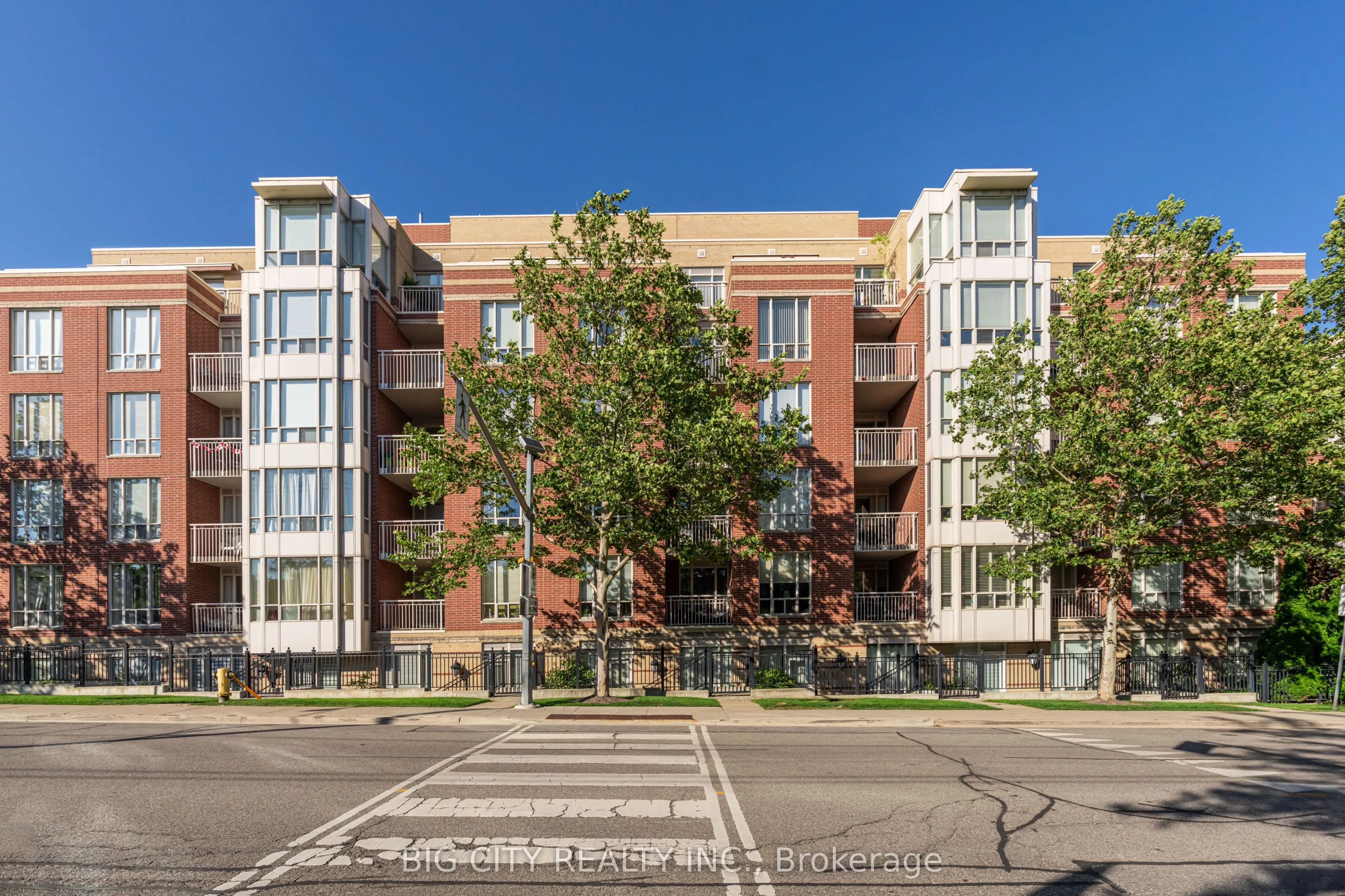 455 Rosewell Avenue #412