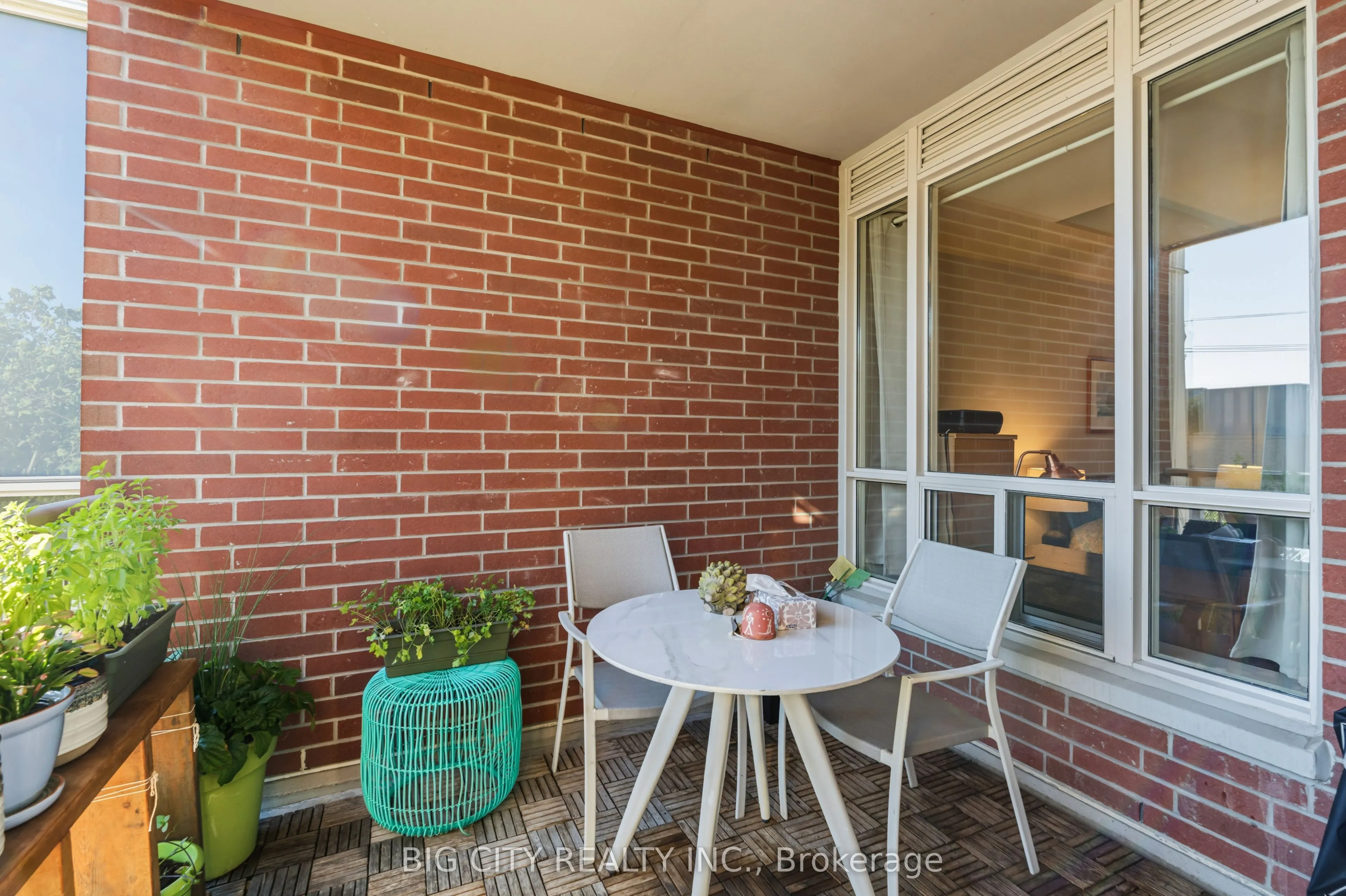 455 Rosewell Avenue #412