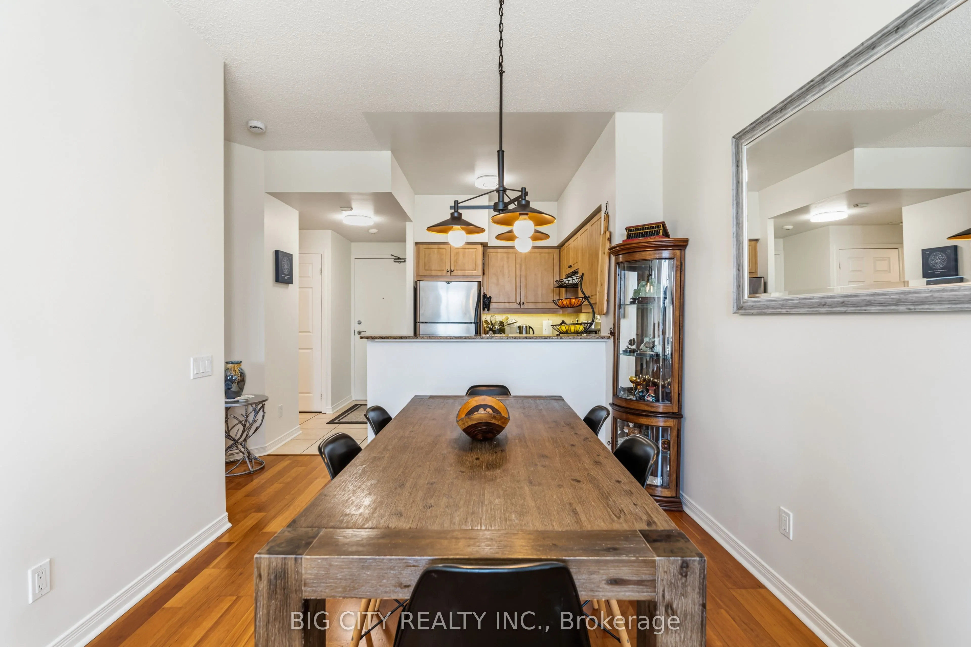 455 Rosewell Avenue #412