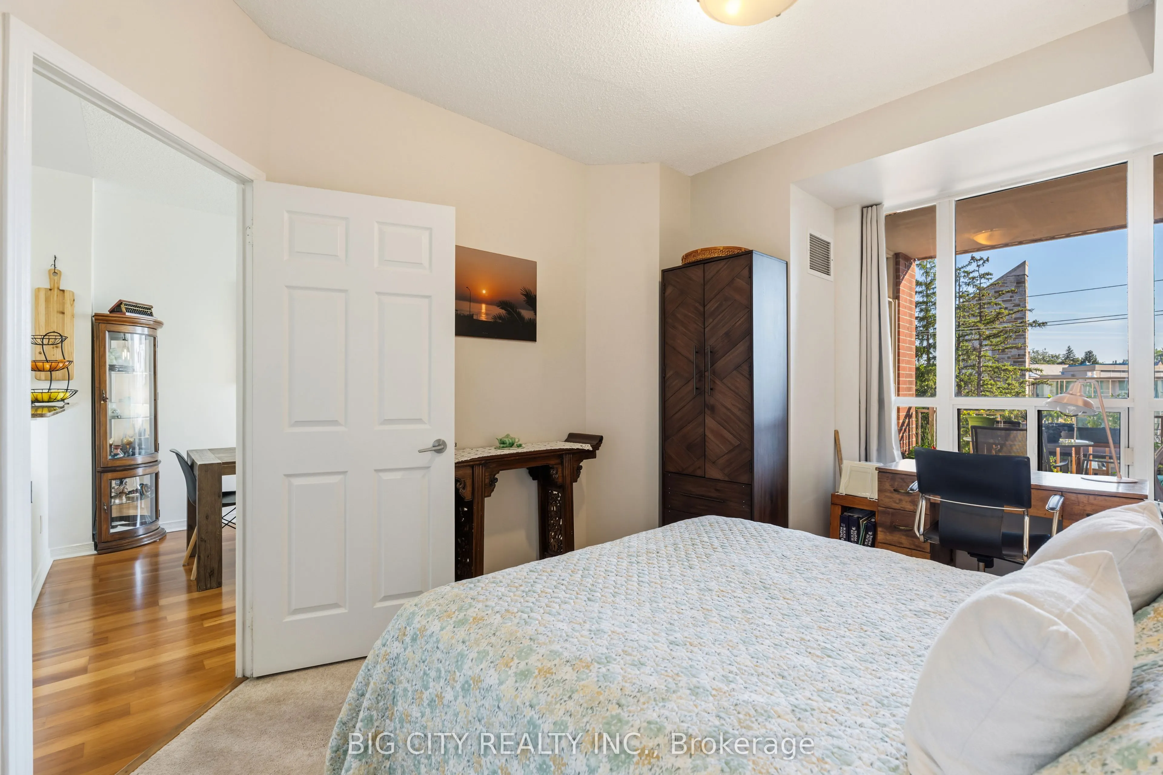 455 Rosewell Avenue #412