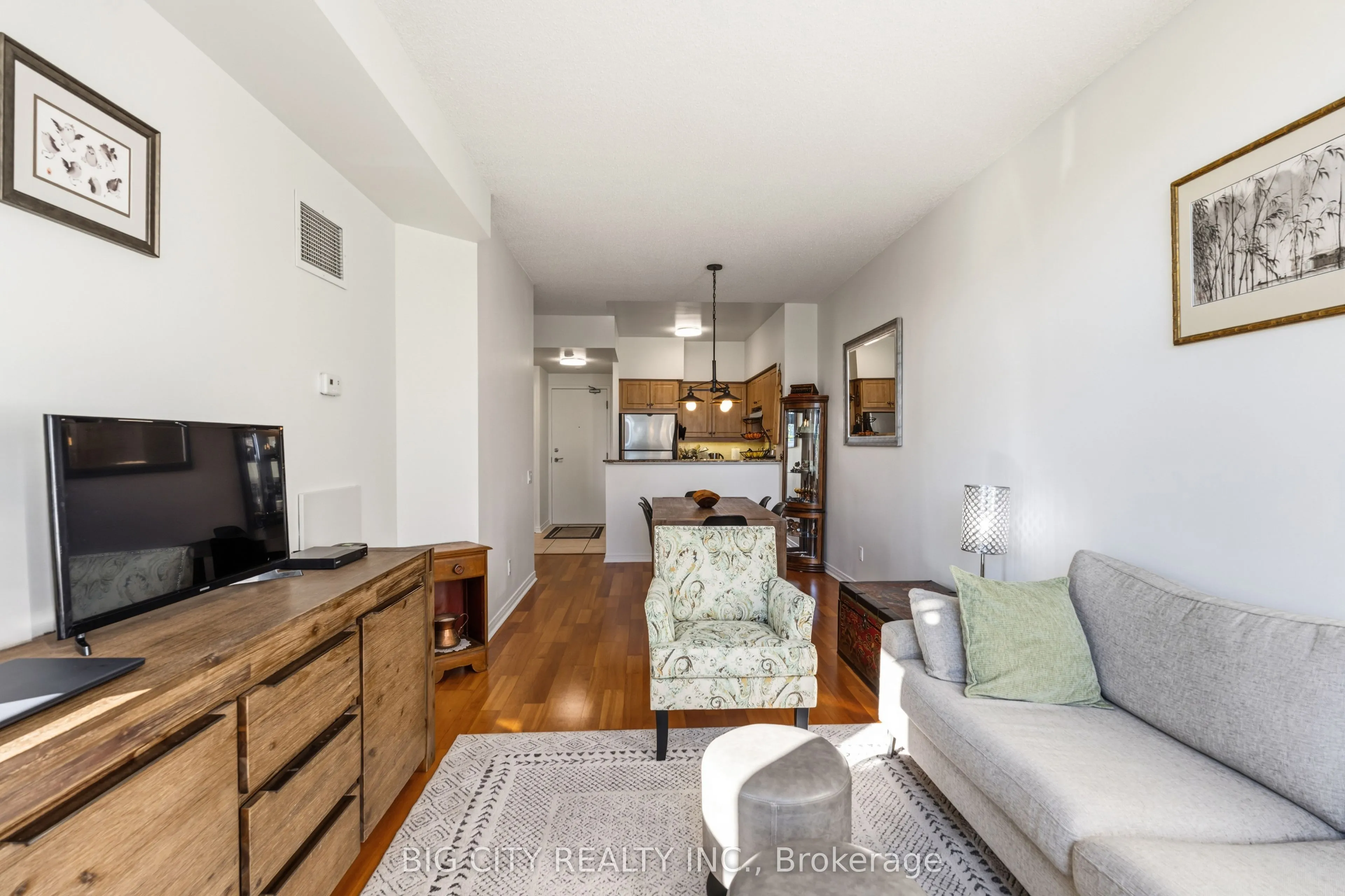 455 Rosewell Avenue #412
