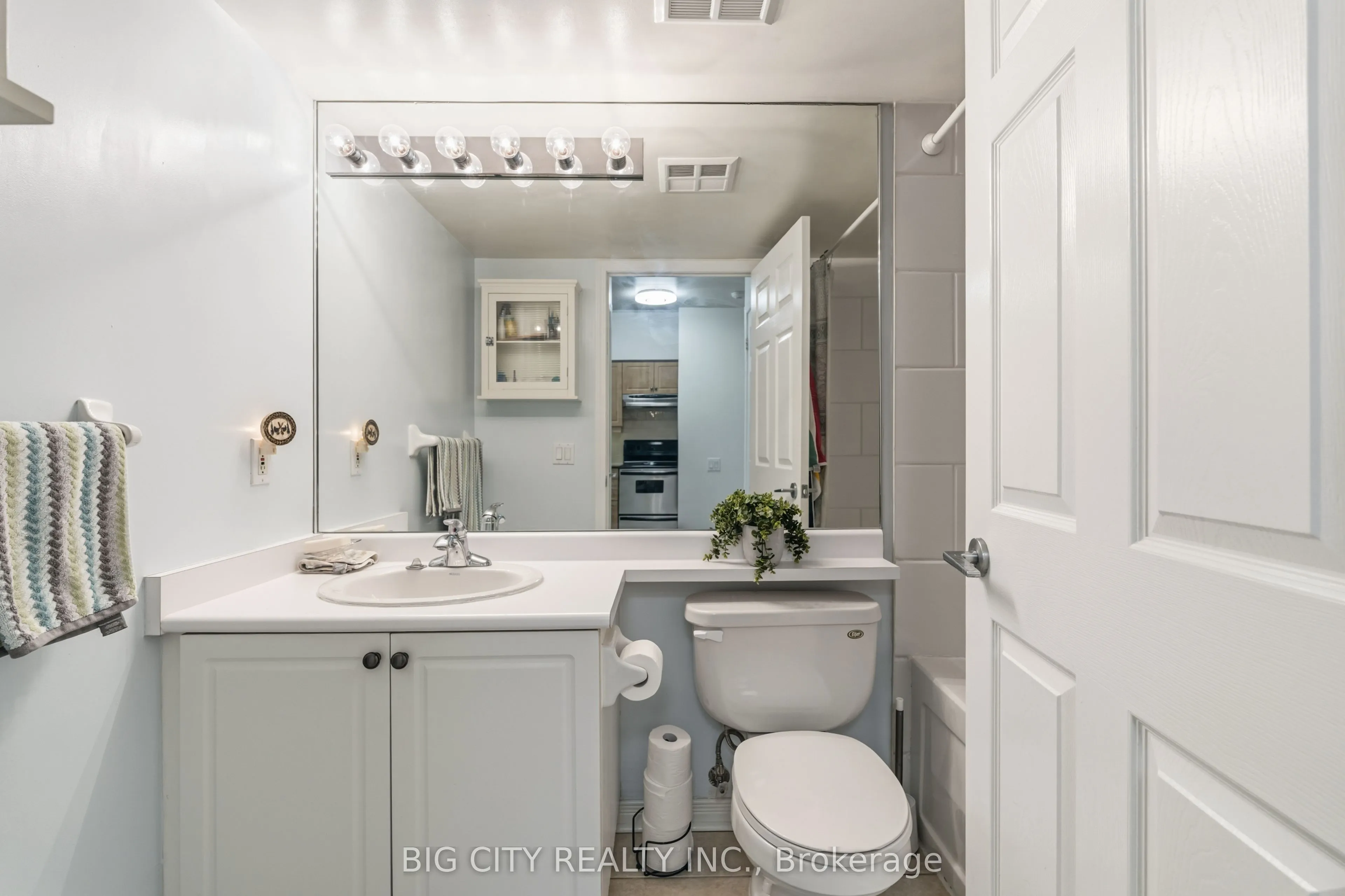 455 Rosewell Avenue #412