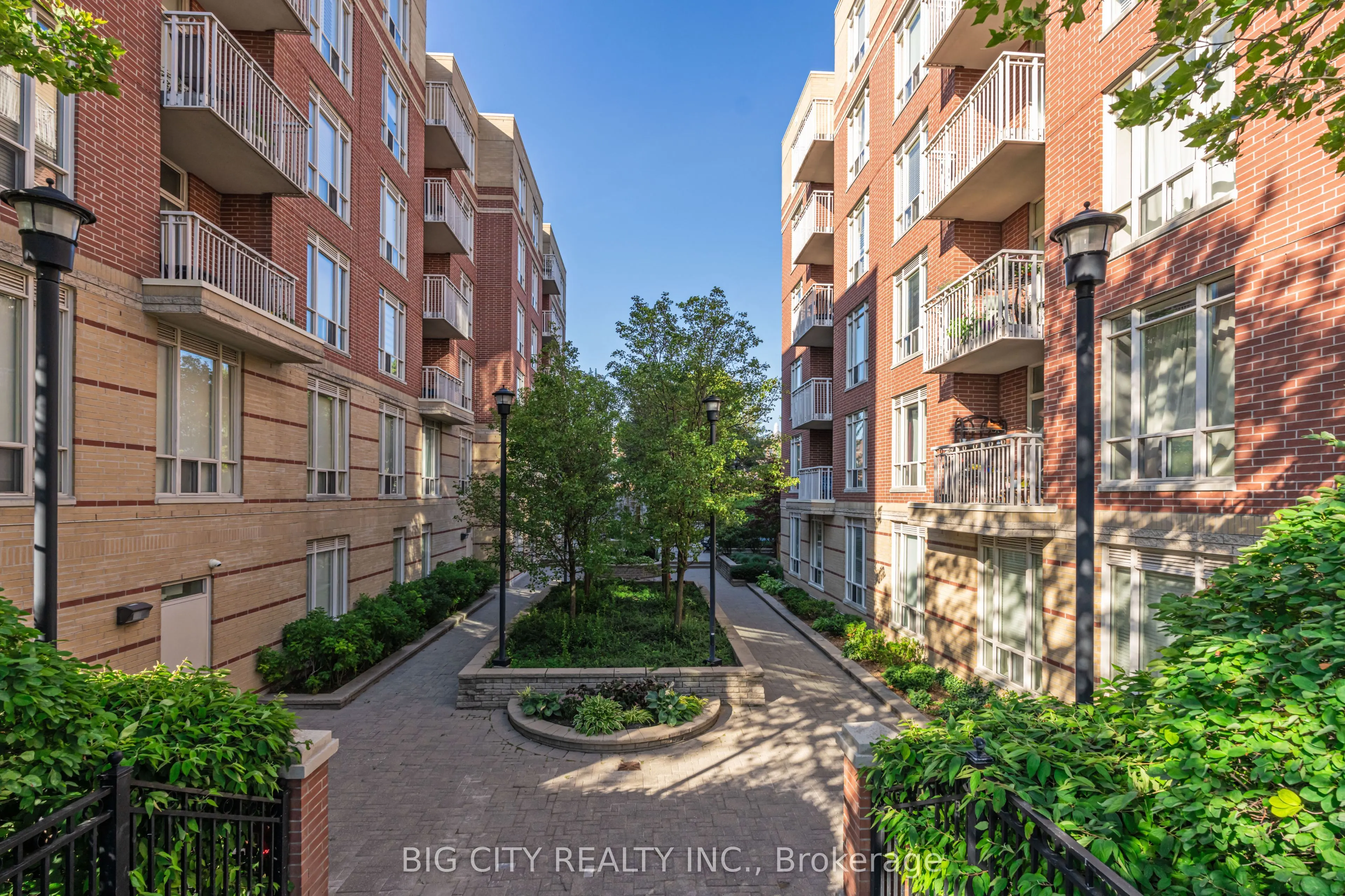 455 Rosewell Avenue #412