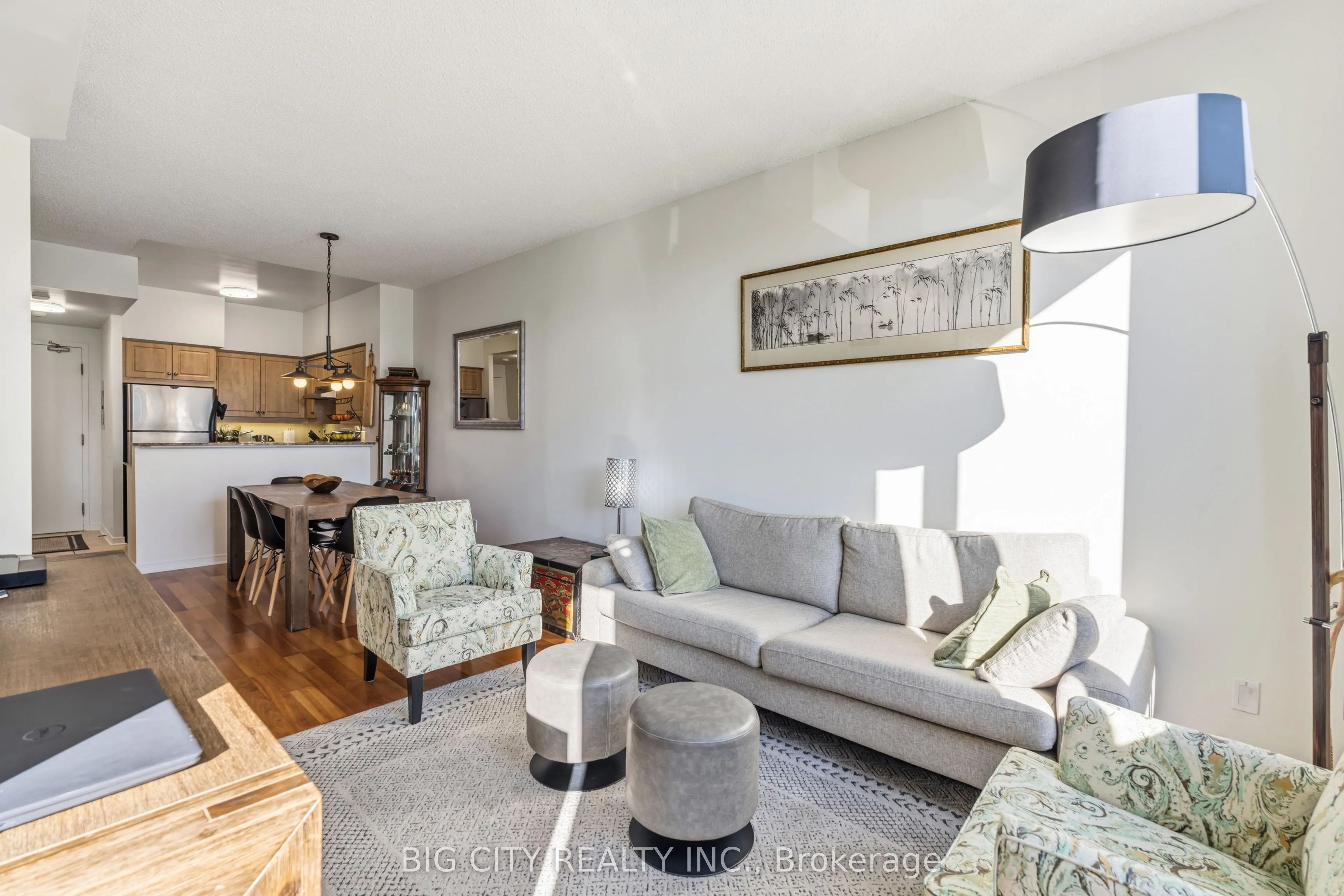 455 Rosewell Avenue #412