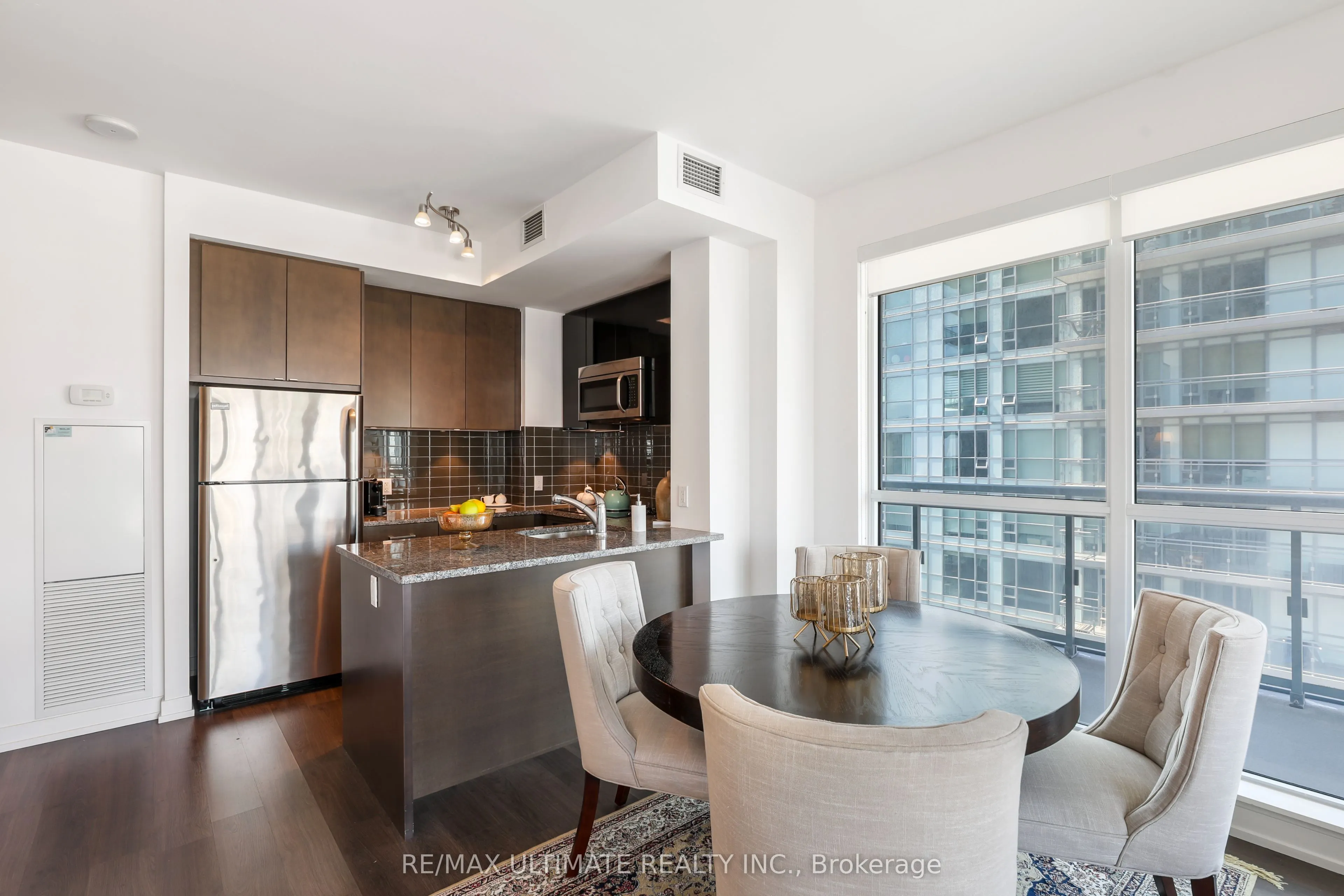 98 Lillian Street #1812