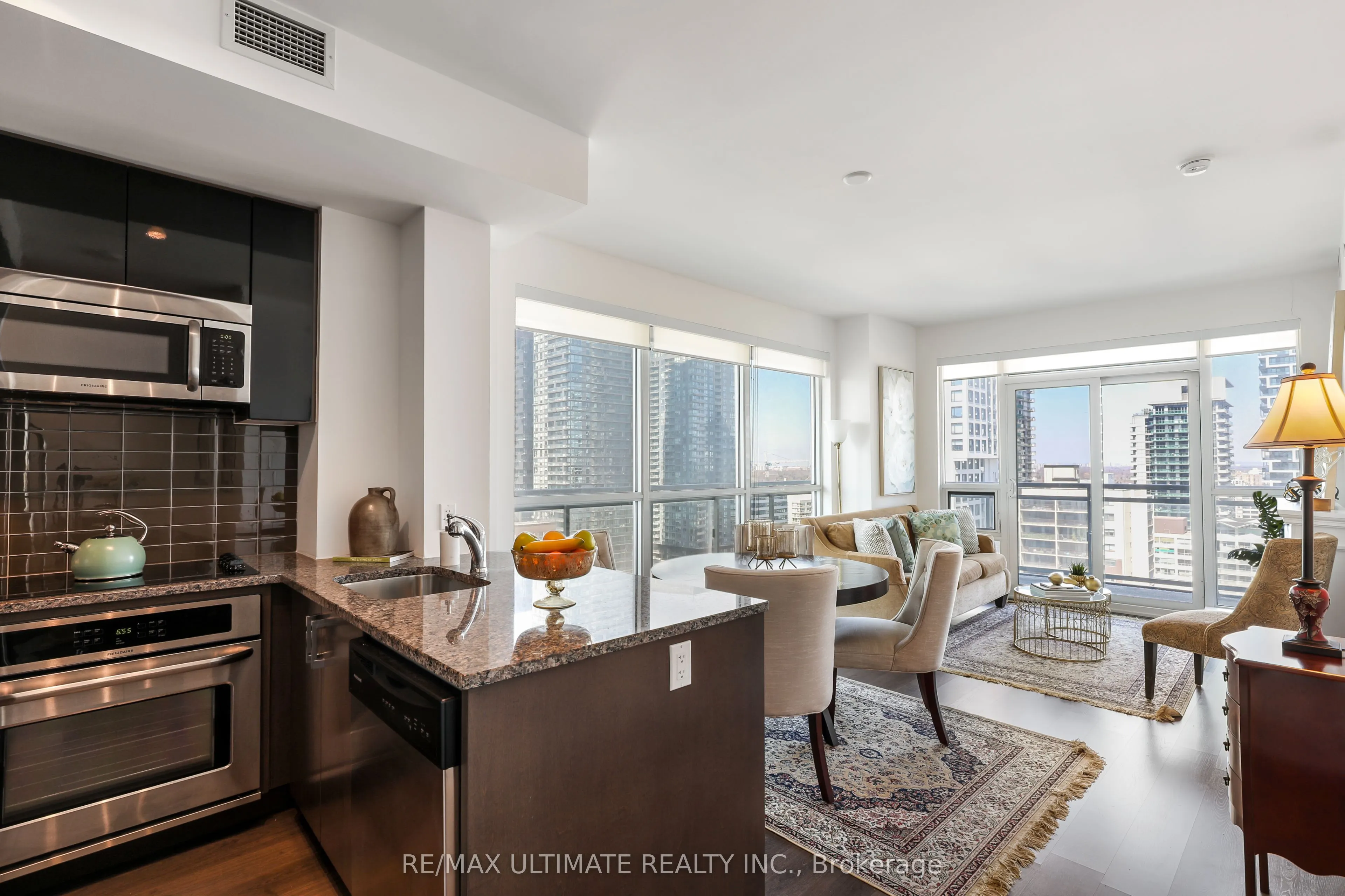 98 Lillian Street #1812