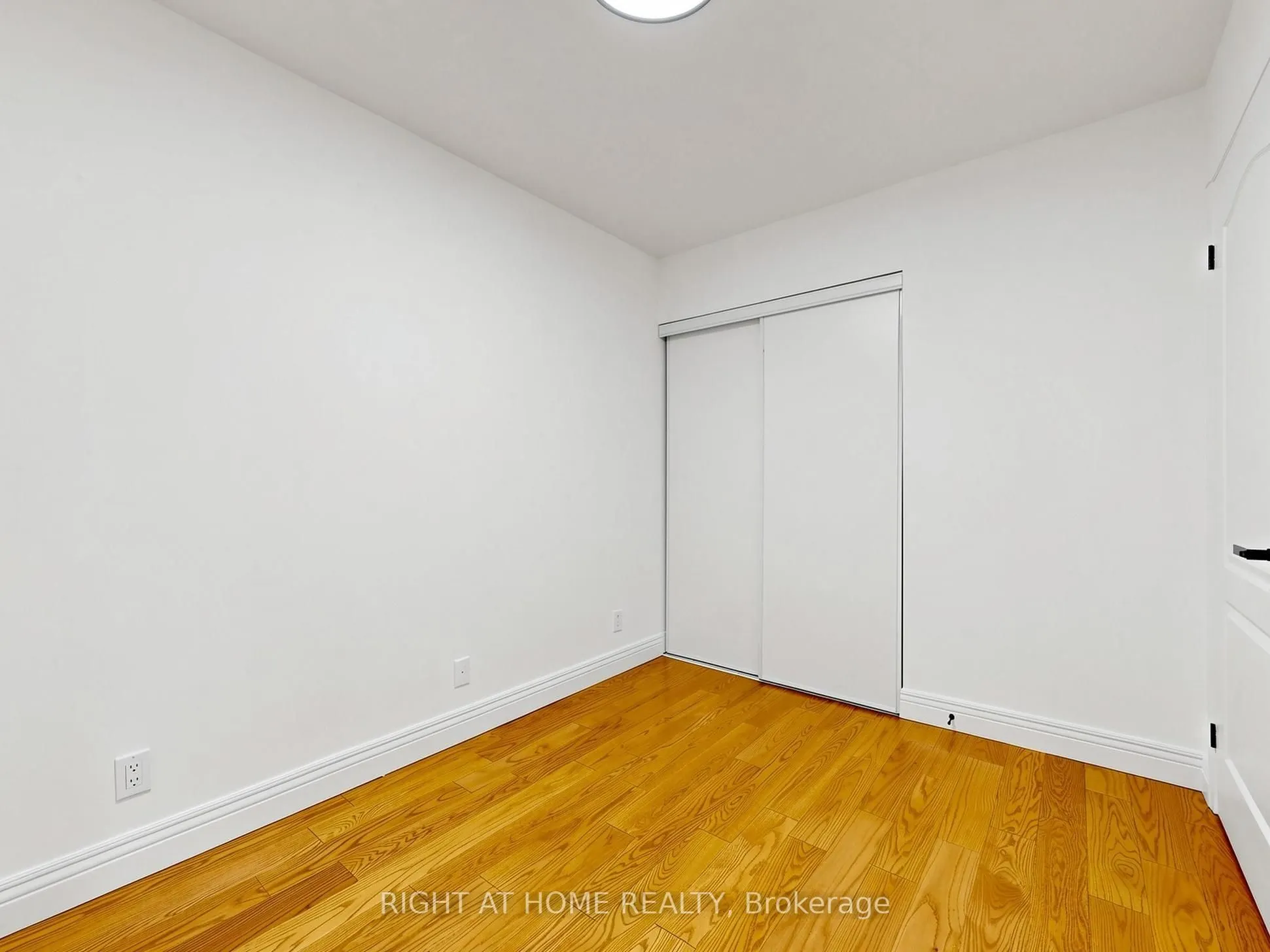 28 Sommerset Way #1520