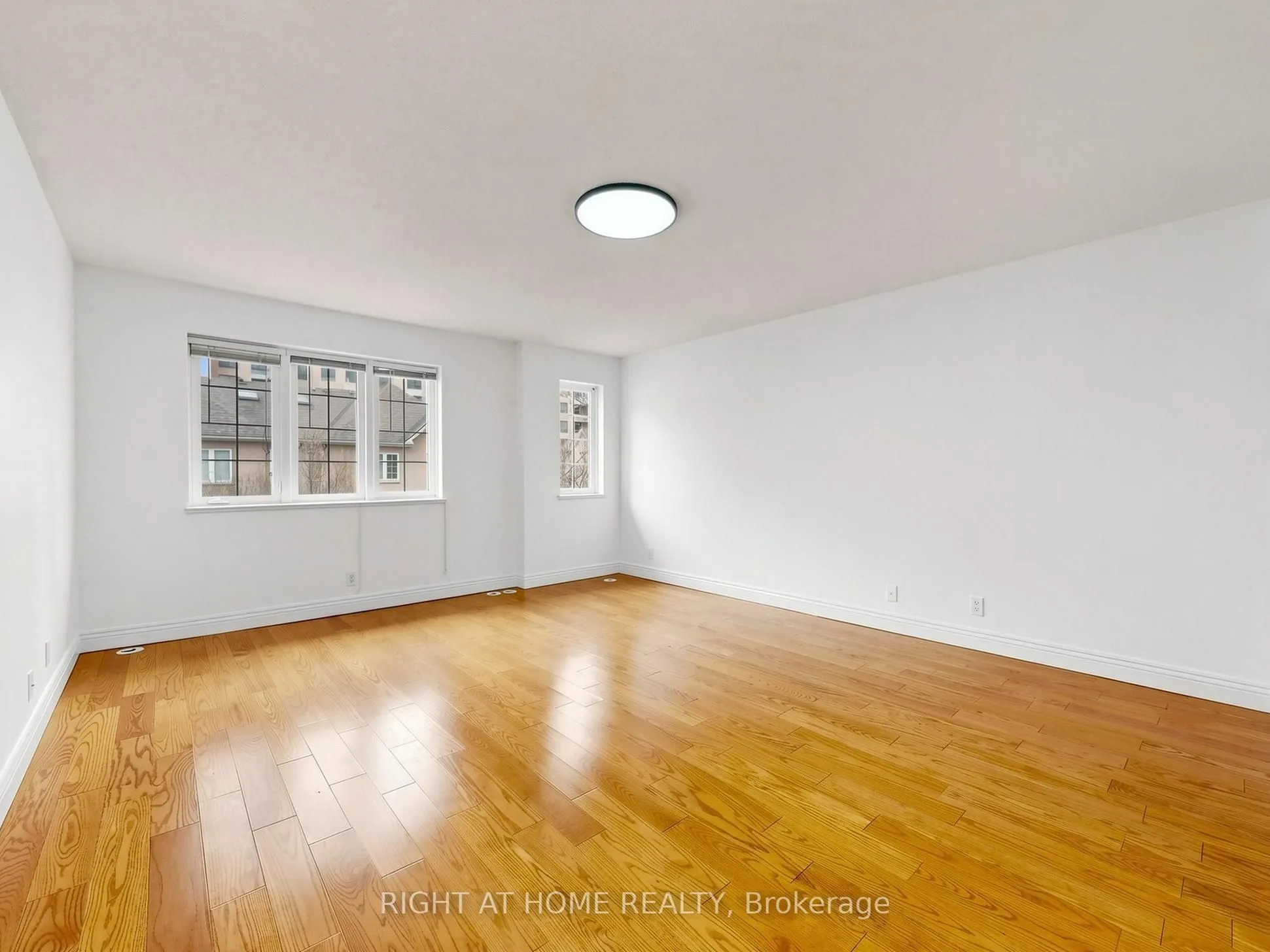 28 Sommerset Way #1520