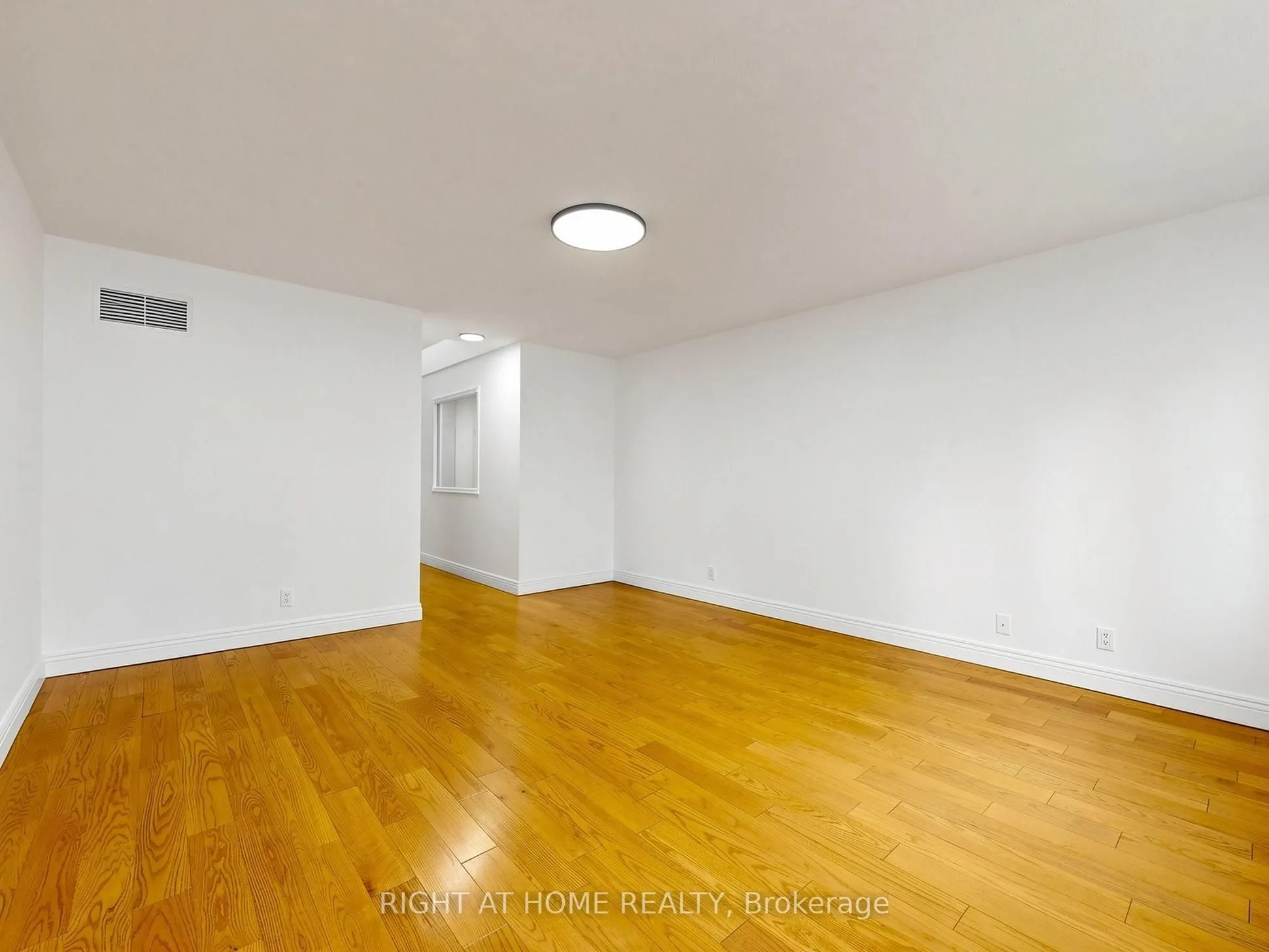 28 Sommerset Way #1520
