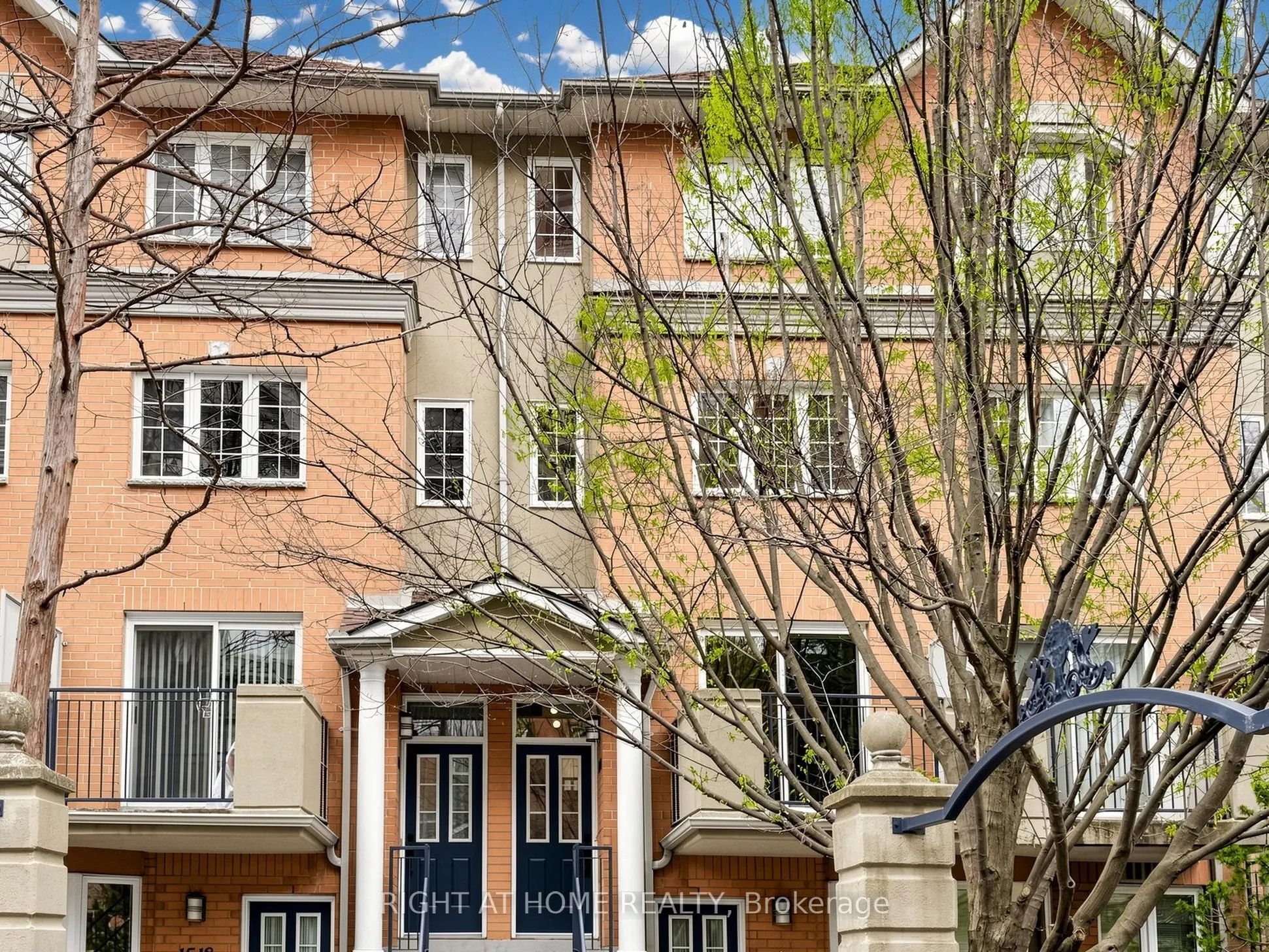 28 Sommerset Way #1520