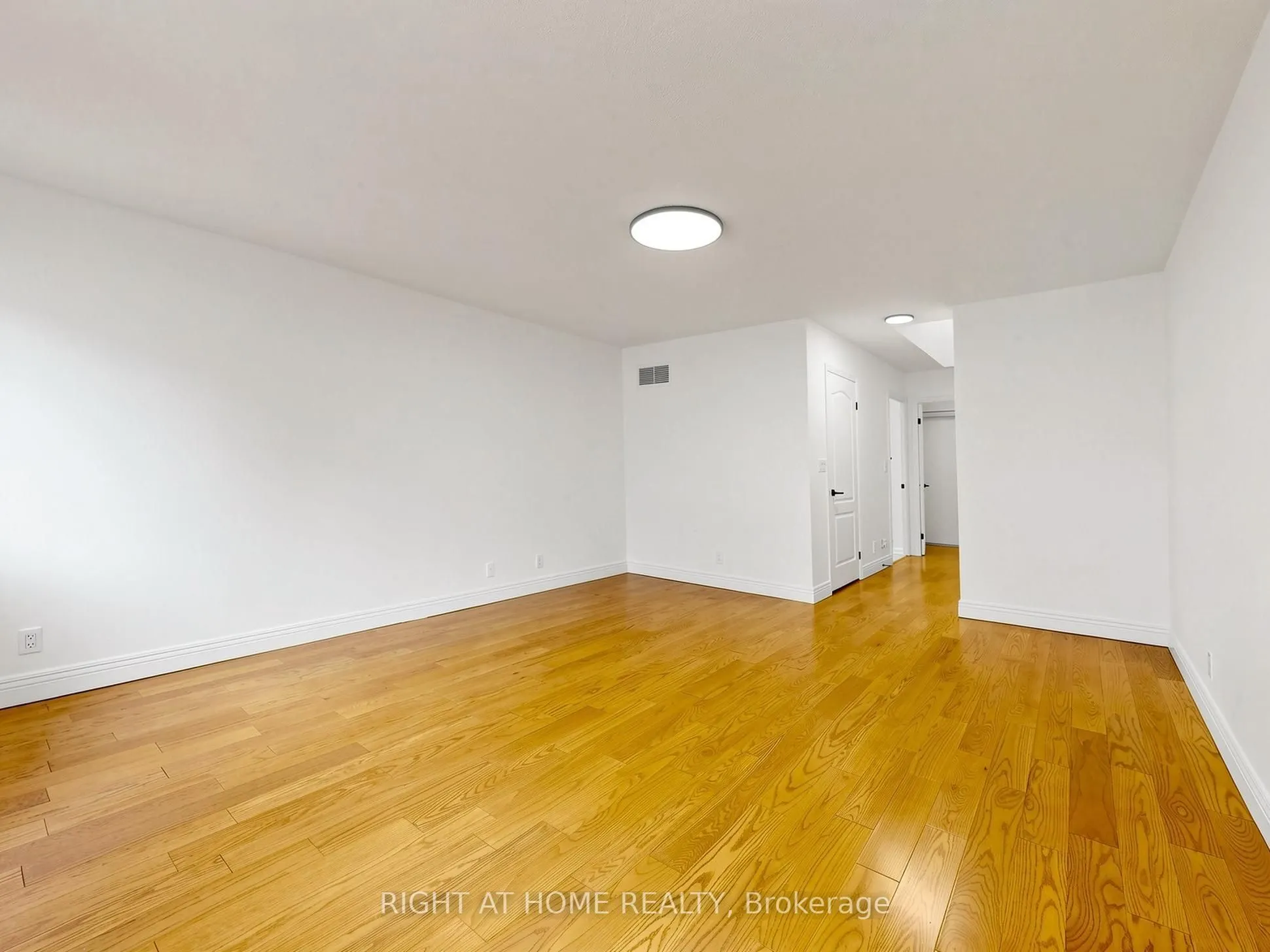 28 Sommerset Way #1520