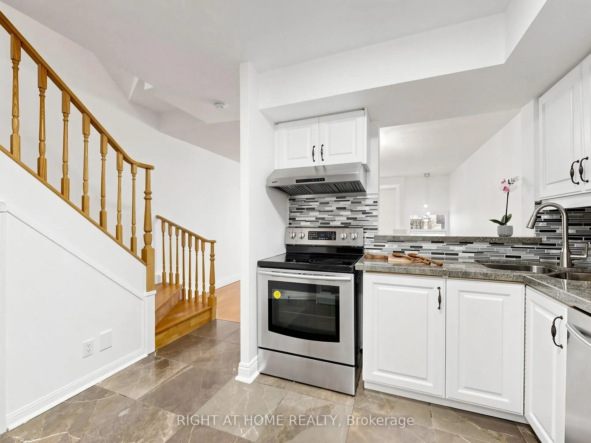 28 Sommerset Way #1520