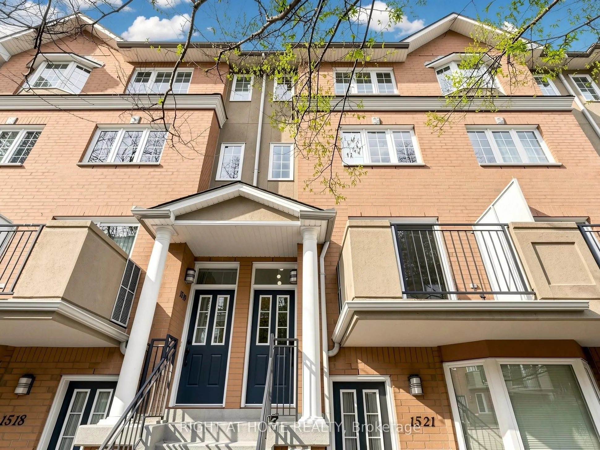 28 Sommerset Way #1520