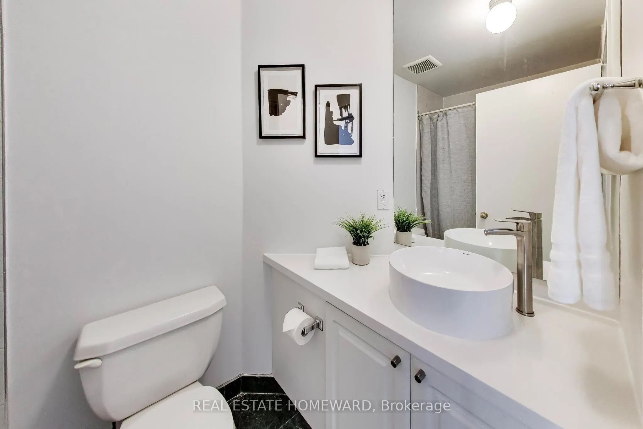 7 King Street E #602