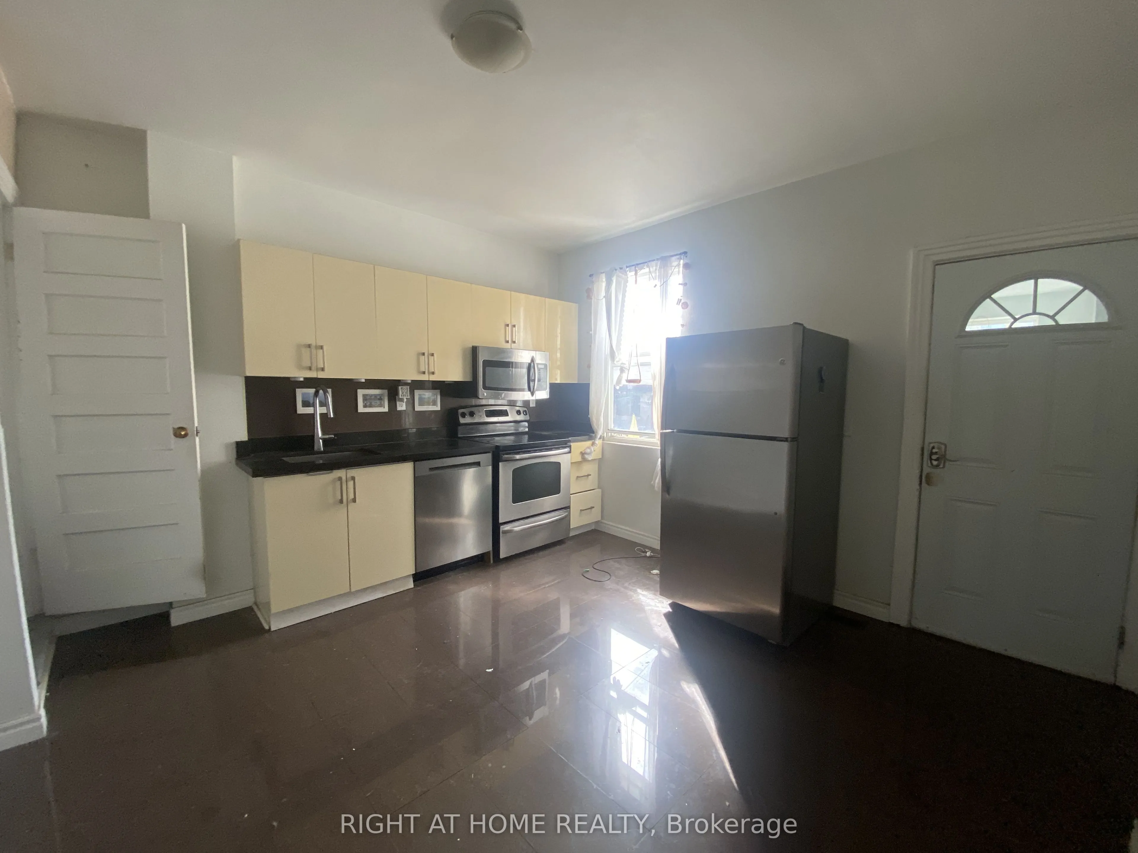 194 Beatrice Street #2