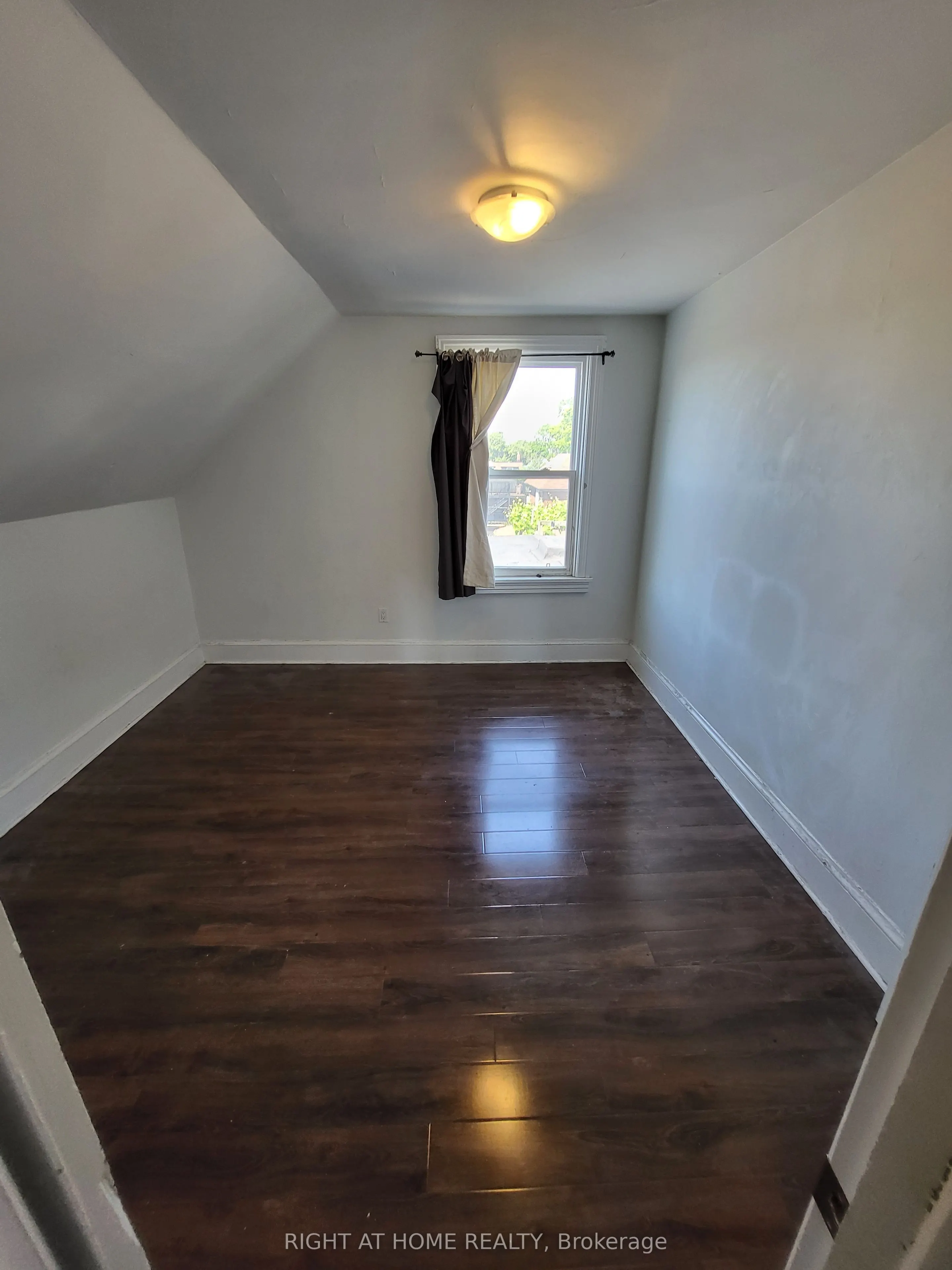 194 Beatrice Street #2