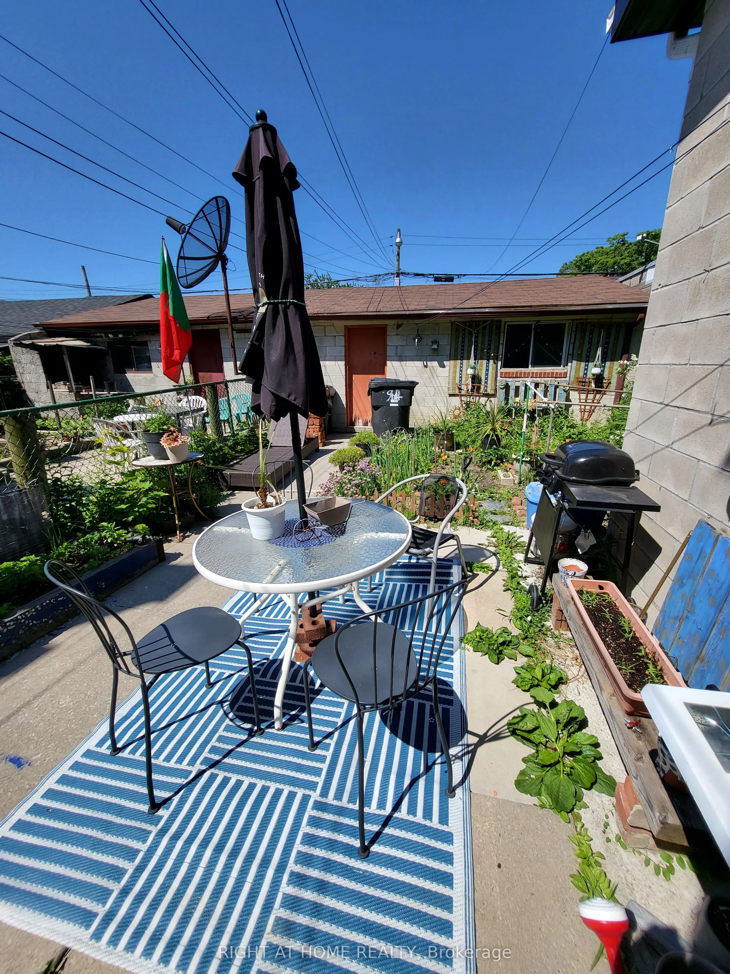 194 Beatrice Street #2