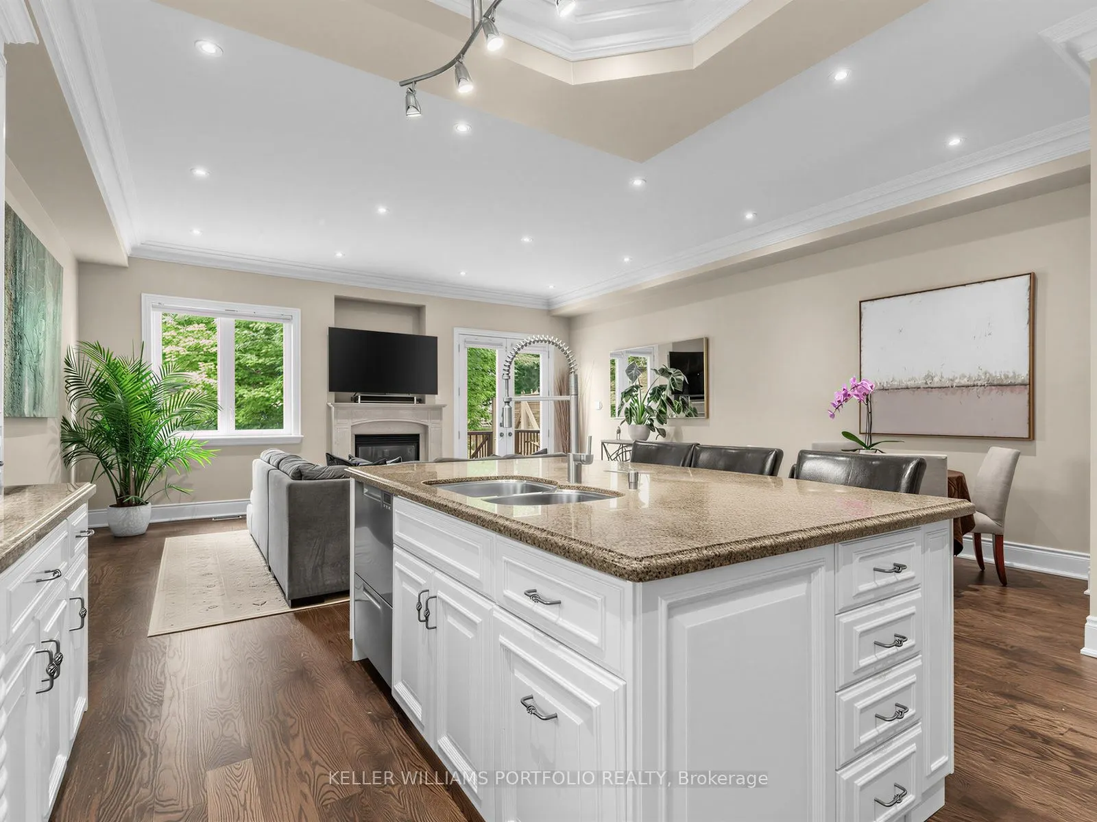 21 Albertus Avenue