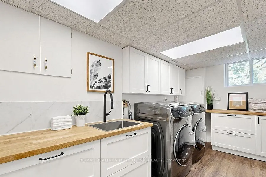 8 Meadowglade Crescent