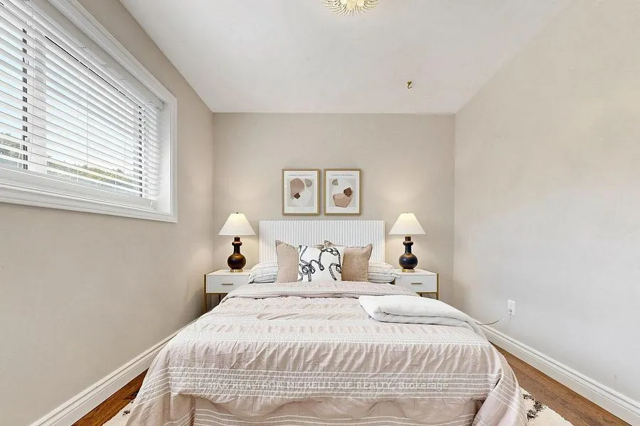 8 Meadowglade Crescent