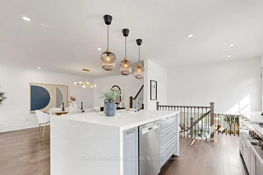 8 Meadowglade Crescent