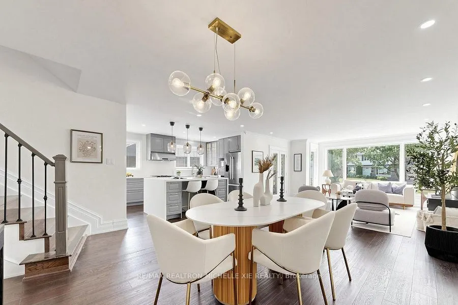 8 Meadowglade Crescent