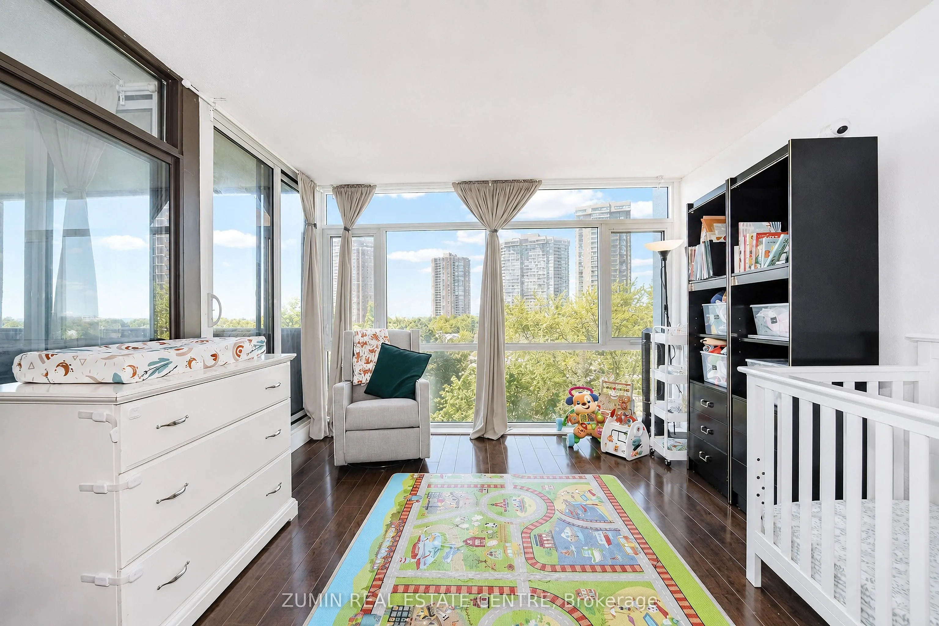 1555 Finch Avenue E #602