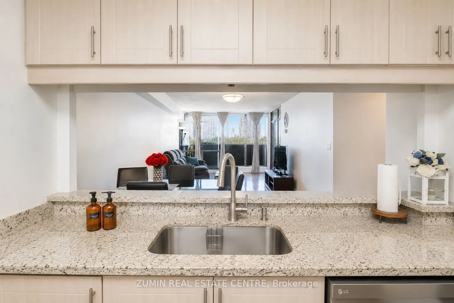 1555 Finch Avenue E #602