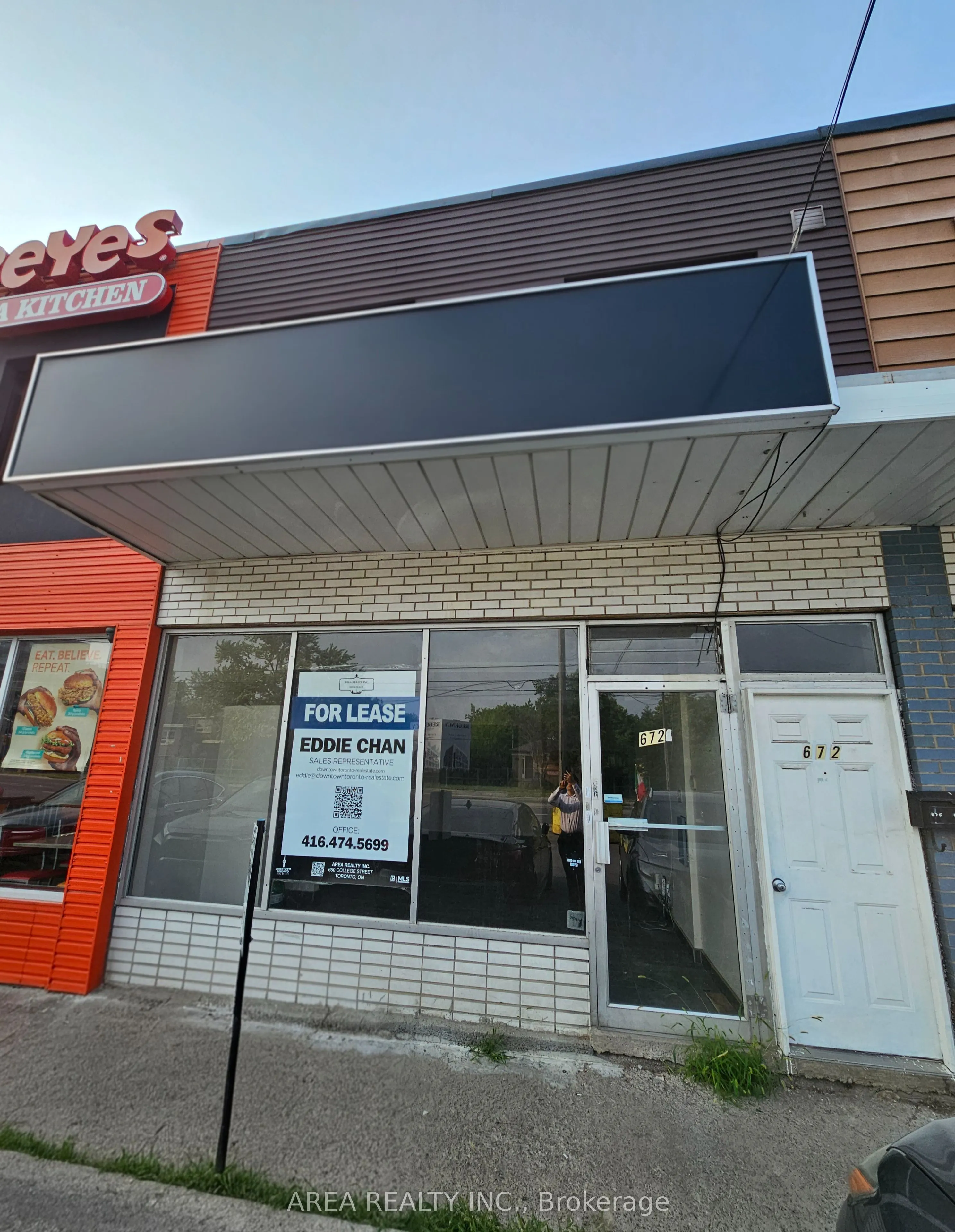 672 Sheppard Avenue W