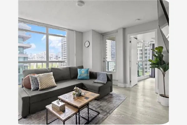 215 Fort York Boulevard