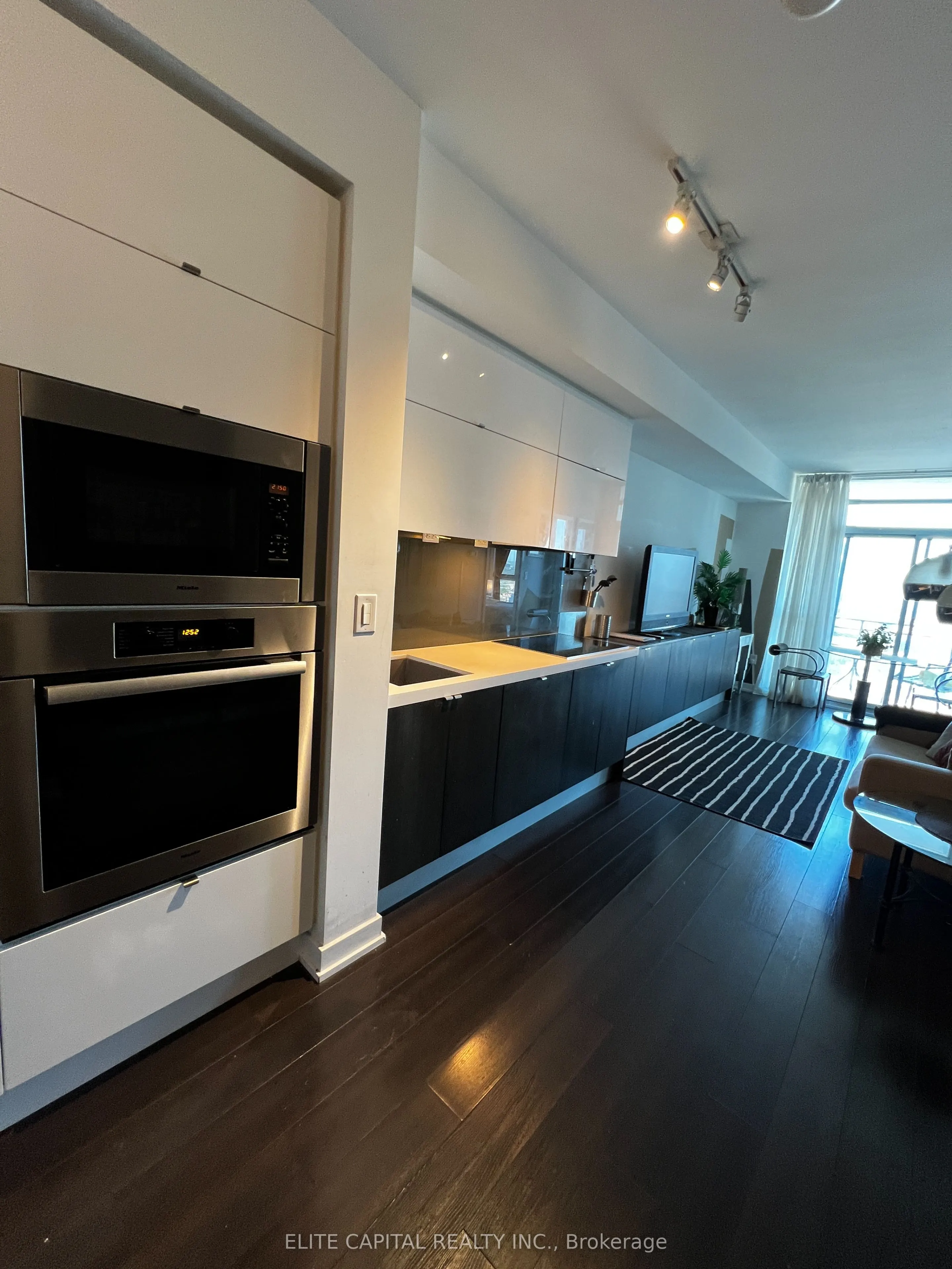 21 Iceboat Terrace #3610