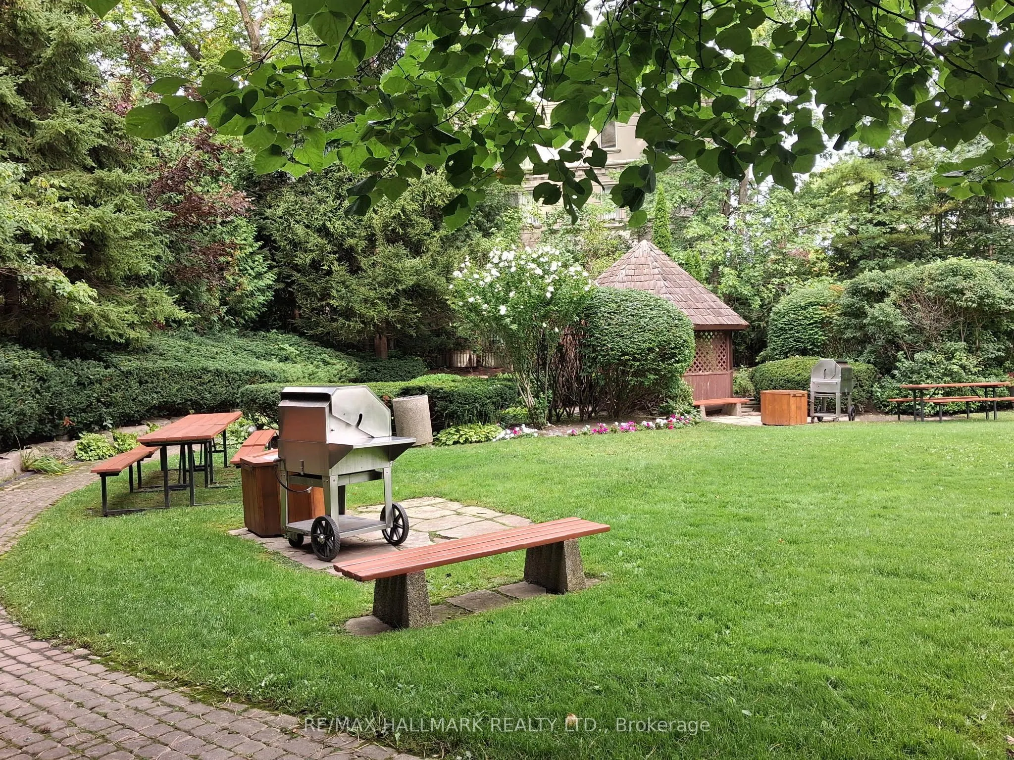 10 Kenneth Avenue #1704