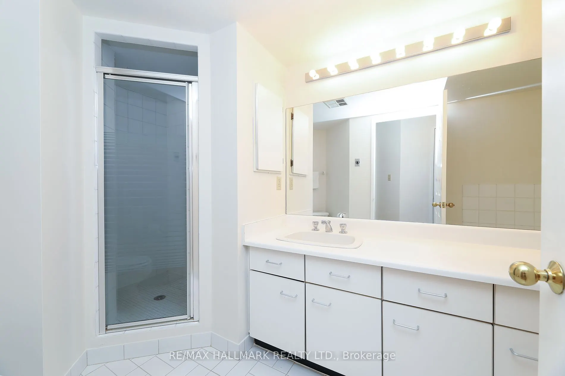 10 Kenneth Avenue #1704