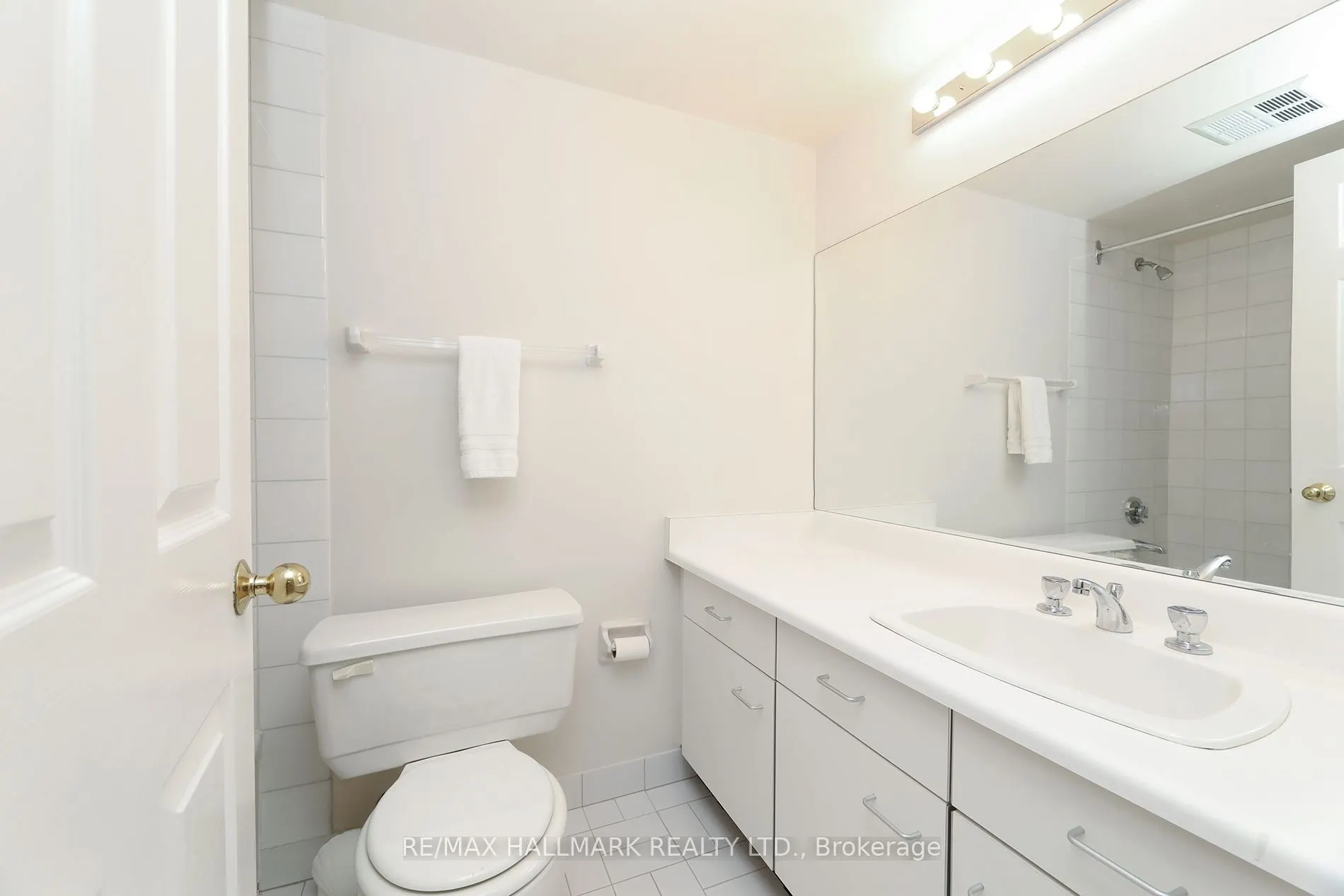 10 Kenneth Avenue #1704